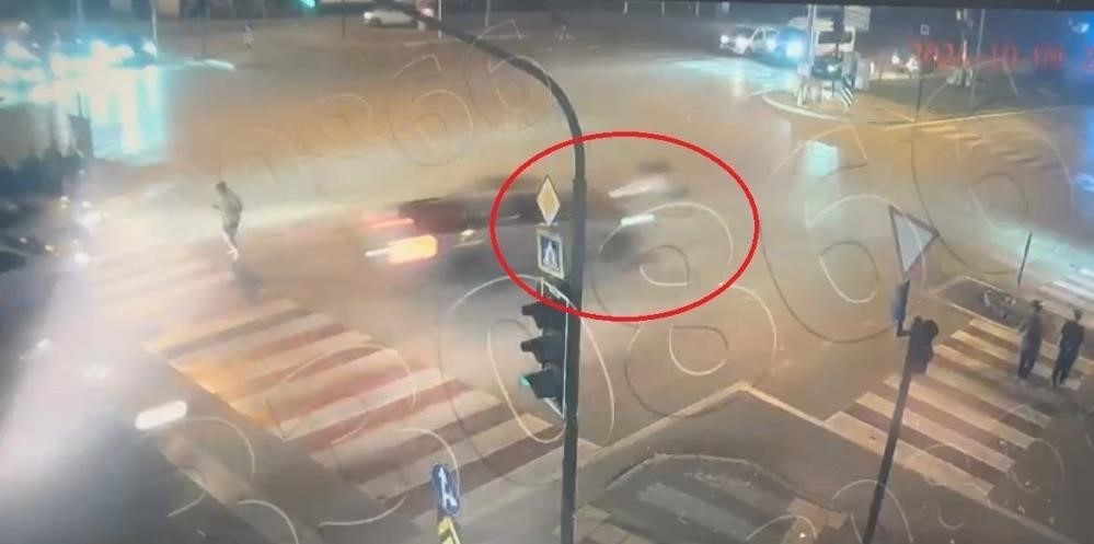 Feci kazada hayatını kaybeden Zeynep Naz’ın ardından, sürücünün babasından dikkat çeken açıklama: "Yanlış davayı geri çektik"
Feci kazada hayatını kaybeden Zeynep Naz’ın ardından, sürücünün babasından dikkat çeken açıklama: "Yanlış davayı geri çektik"