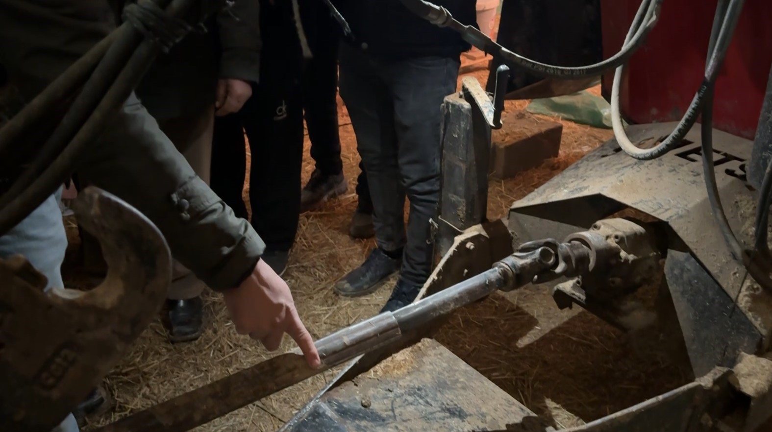 Feci şekilde can veren 5 yaşındaki çocuk defnedildi, acılı baba sinir krizi geçirdi
