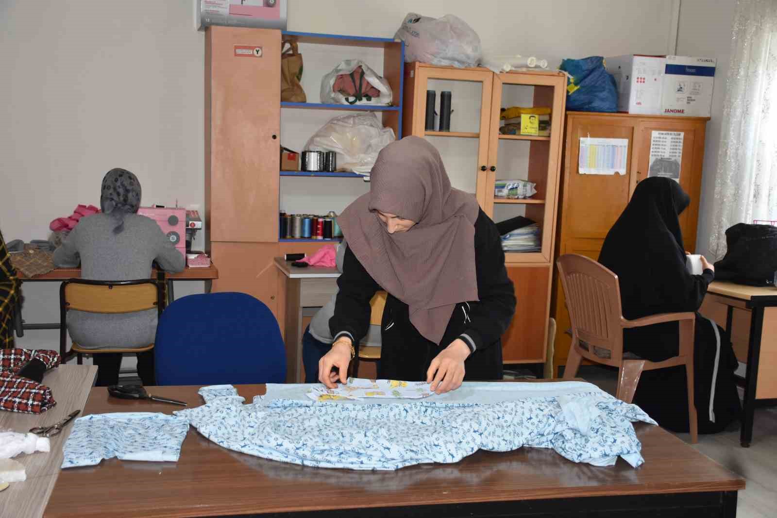 Fedakar annelerin hayatlarına dokunan kurs: Hem öğreniyorlar hem sosyalleşiyorlar
