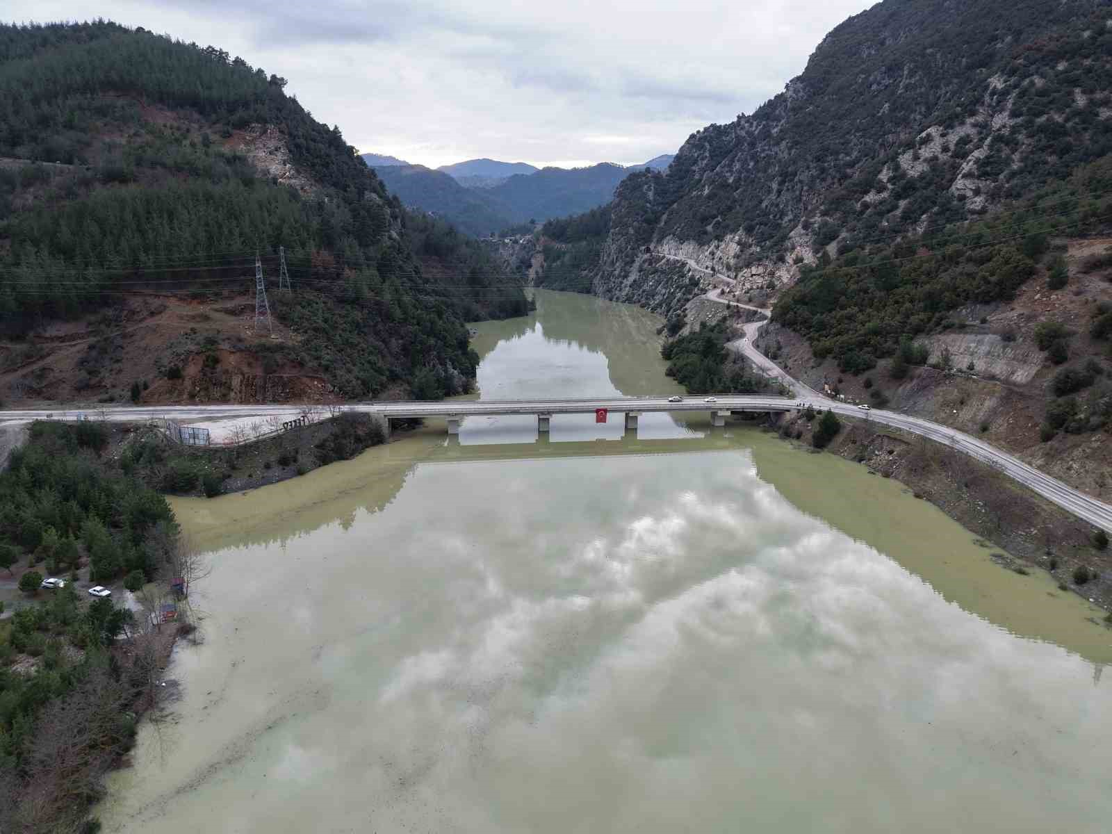 Feke Barajı’nda yükselen su seviyesi yüz güldürüyor
