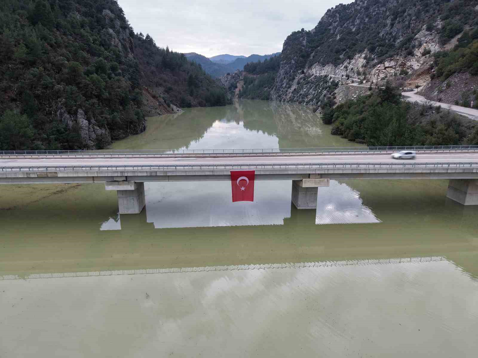 Feke Barajı’nda yükselen su seviyesi yüz güldürüyor
