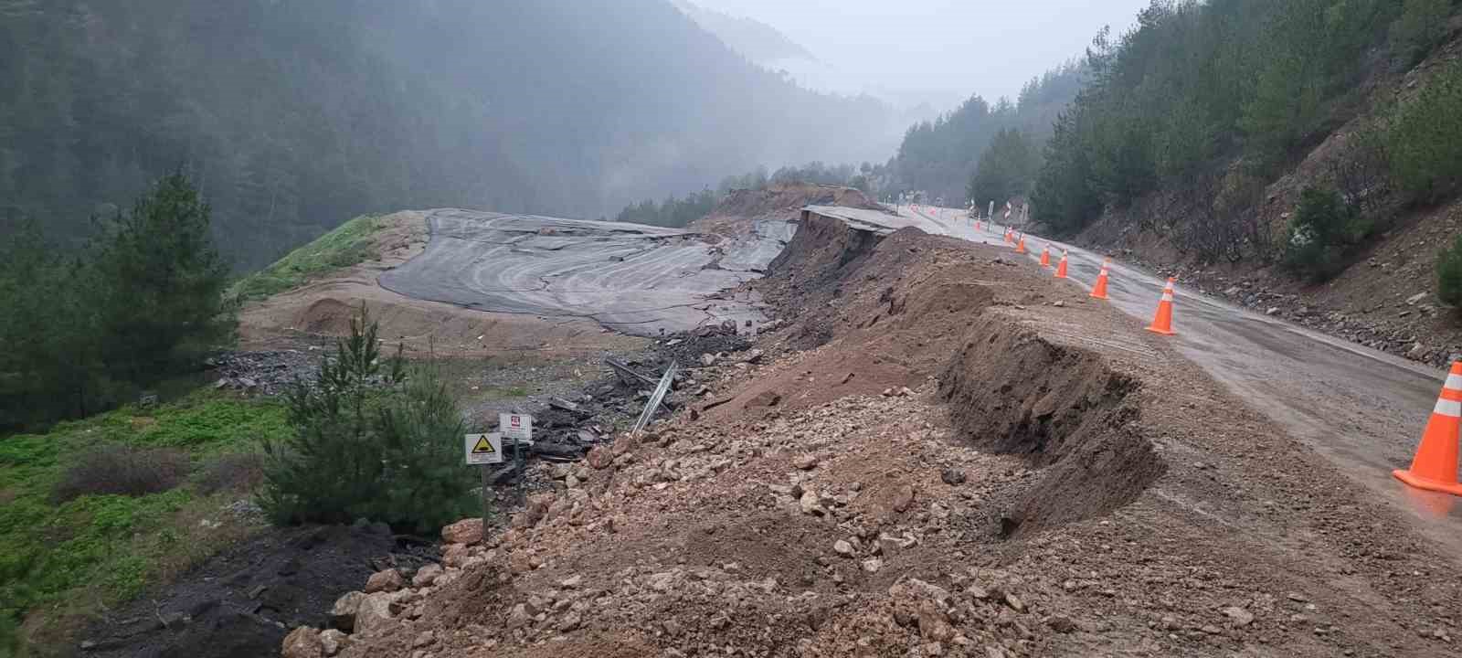 Feke’de helikopter pistinde heyelan meydana geldi
