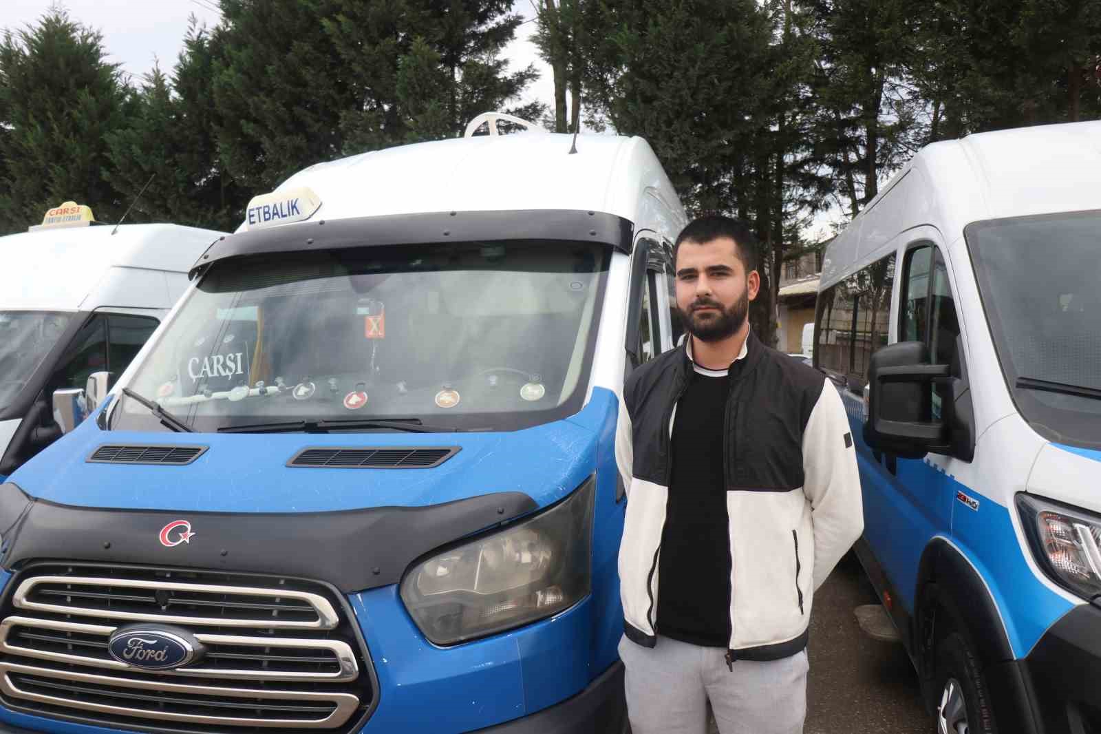 Fenalaşan yolcu için direksiyonu hastaneye kırdı
Fenalaşan yolcu için direksiyonu hastaneye kırdı