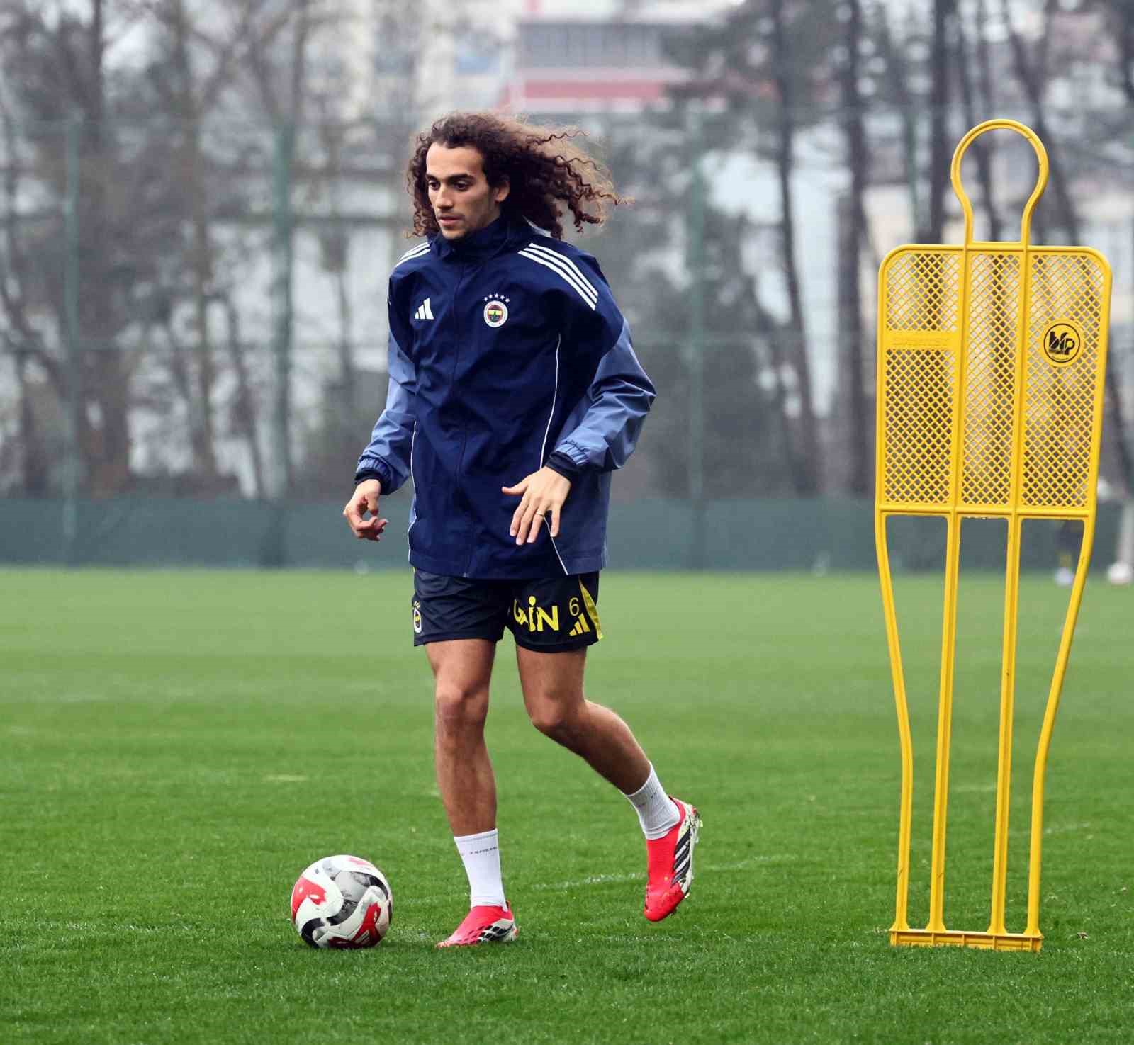 Fenerbahçe, Beşiktaş maçı hazırlıklarına başladı
