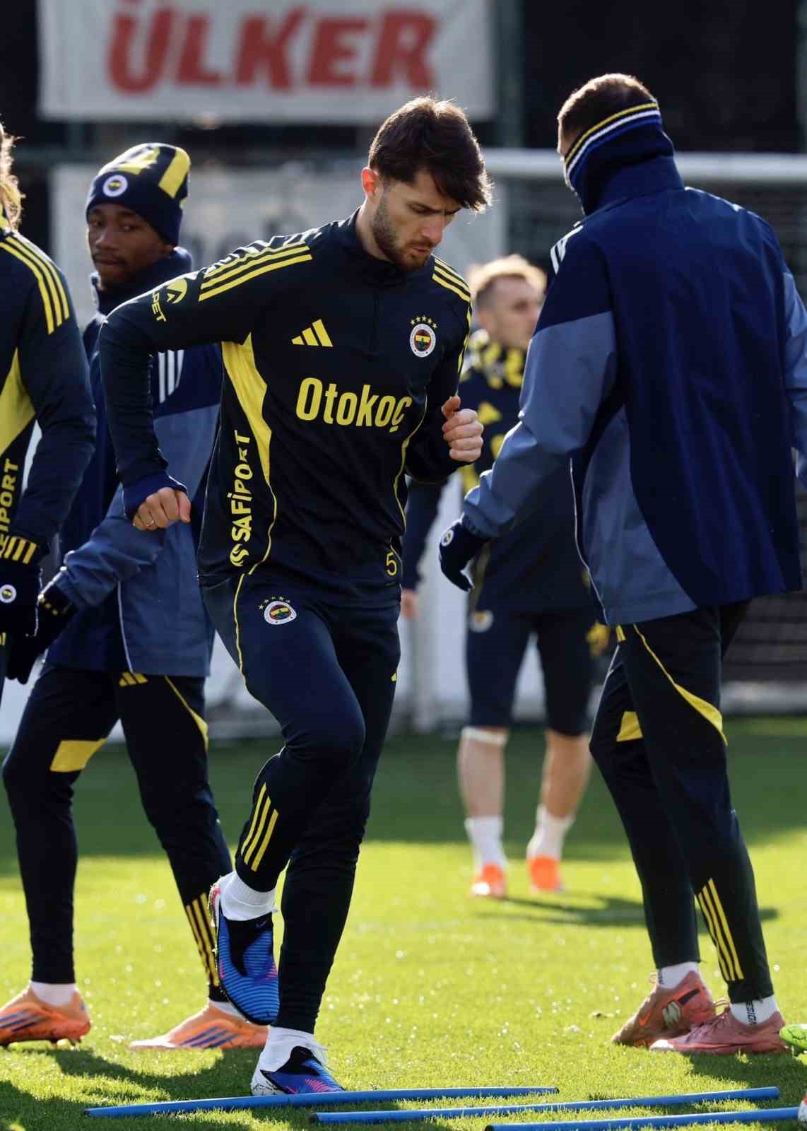 Fenerbahçe, Beyoğlu Yeni Çarşı maçının hazırlıklarını tamamladı
