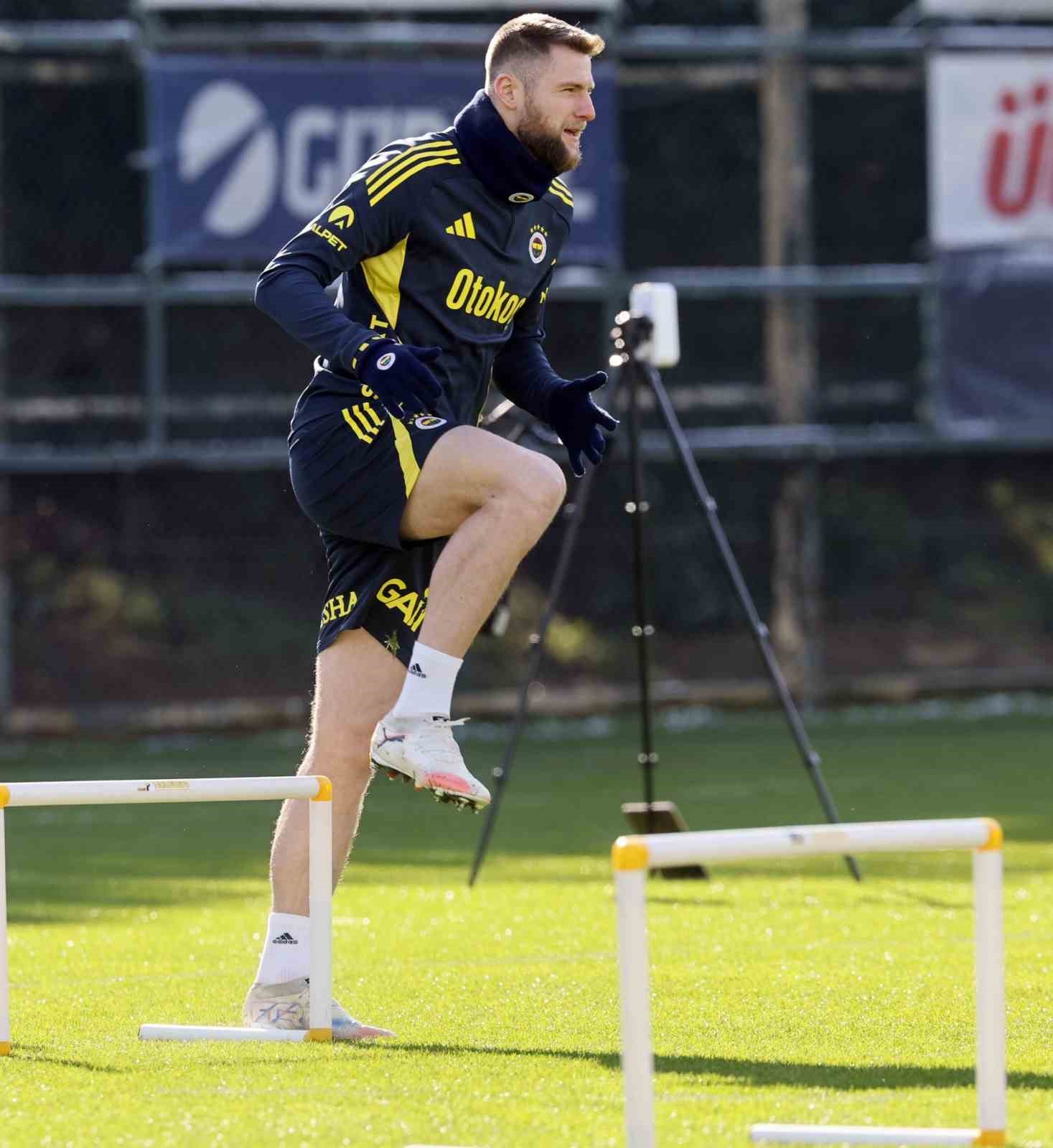 Fenerbahçe, Beyoğlu Yeni Çarşı maçının hazırlıklarını tamamladı
