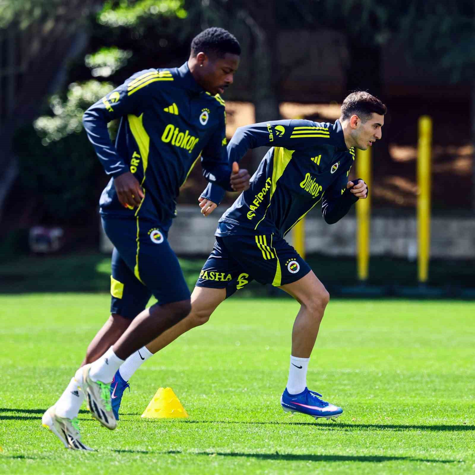 Fenerbahçe, Çaykur Rizespor maçı hazırlıklarına başladı
