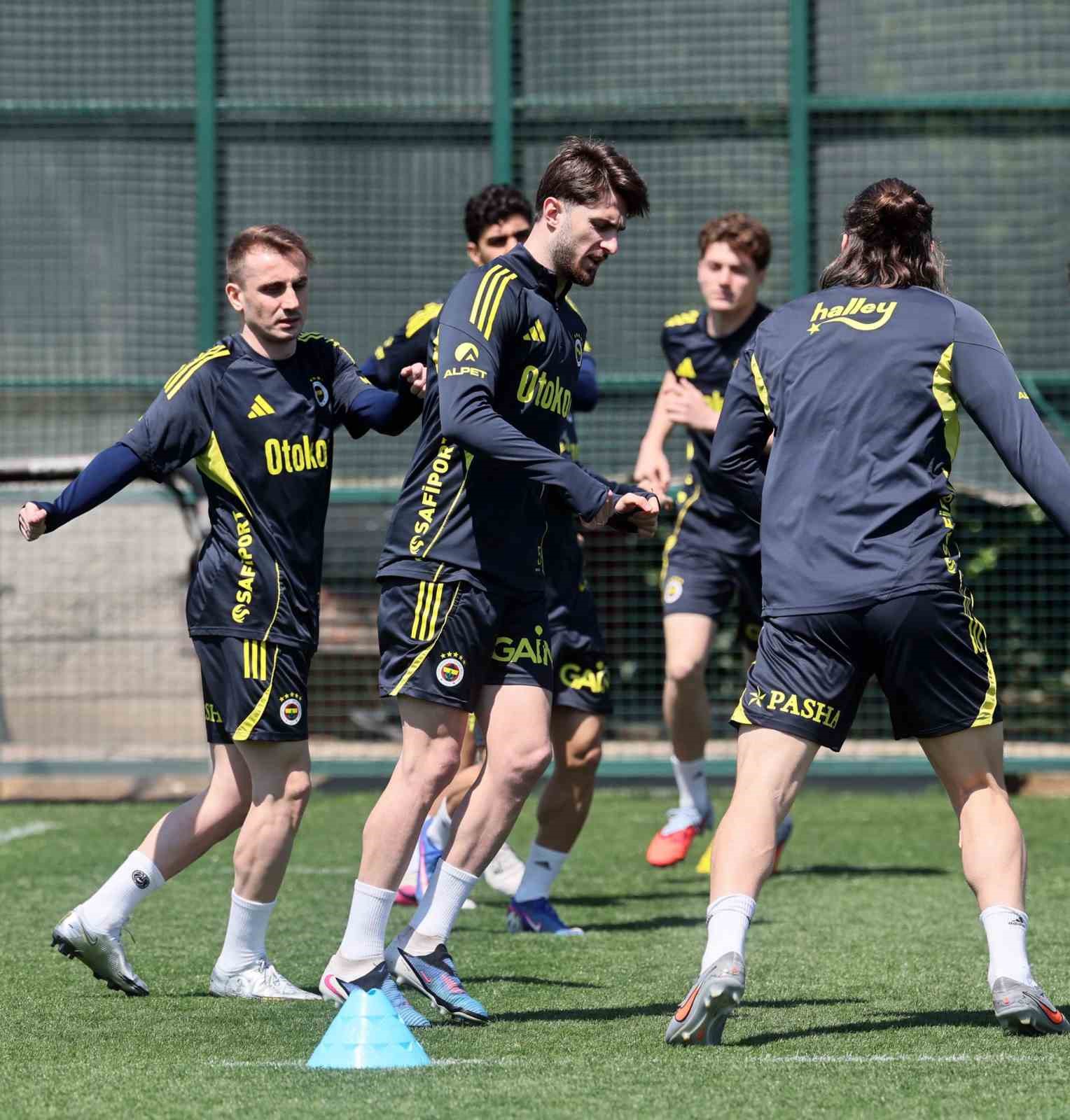 Fenerbahçe, Galatasaray derbisinin hazırlıklarını sürdürdü
