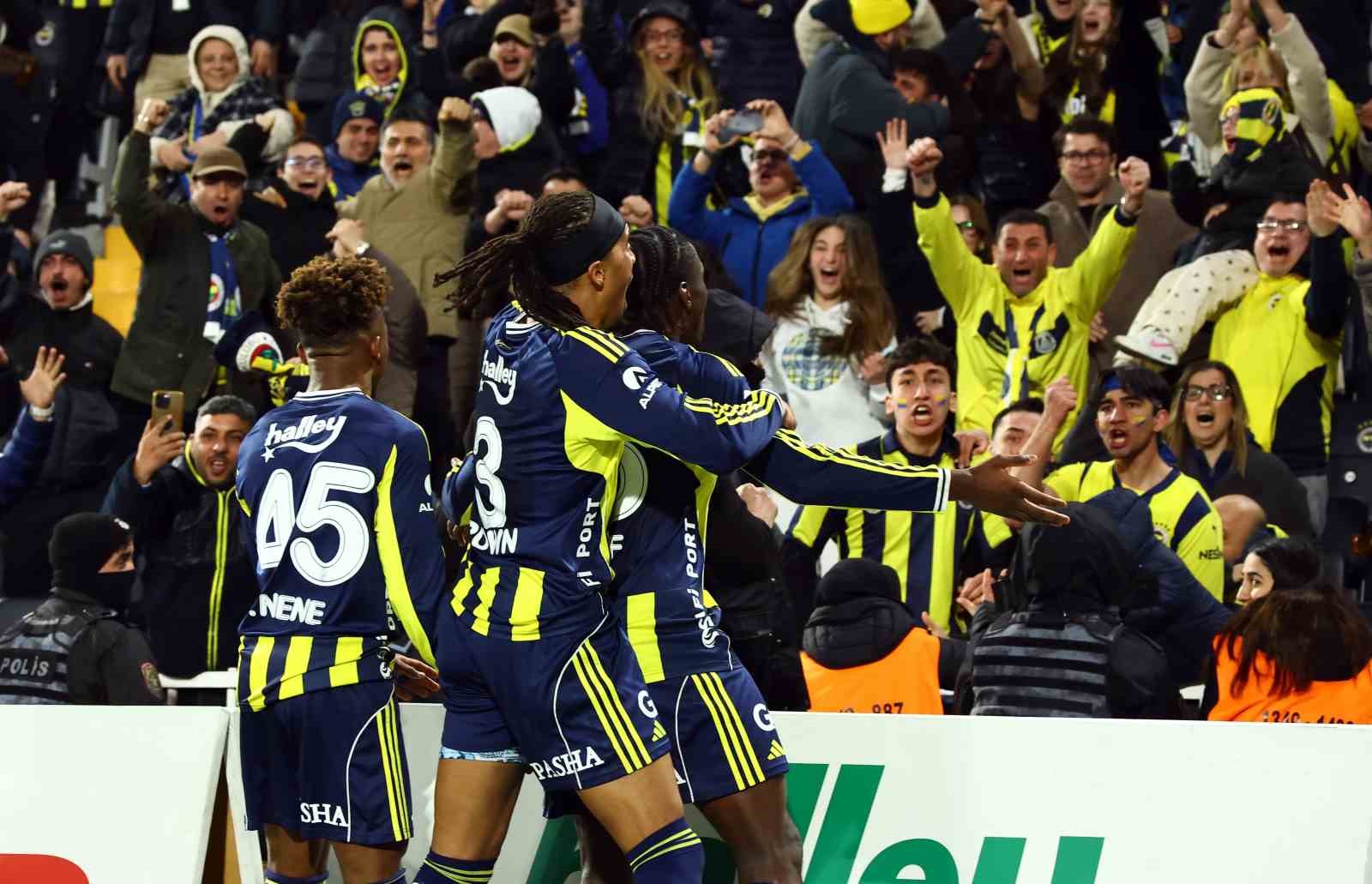 Fenerbahçe, geriye düştüğü maçlarda 18 puan topladı
