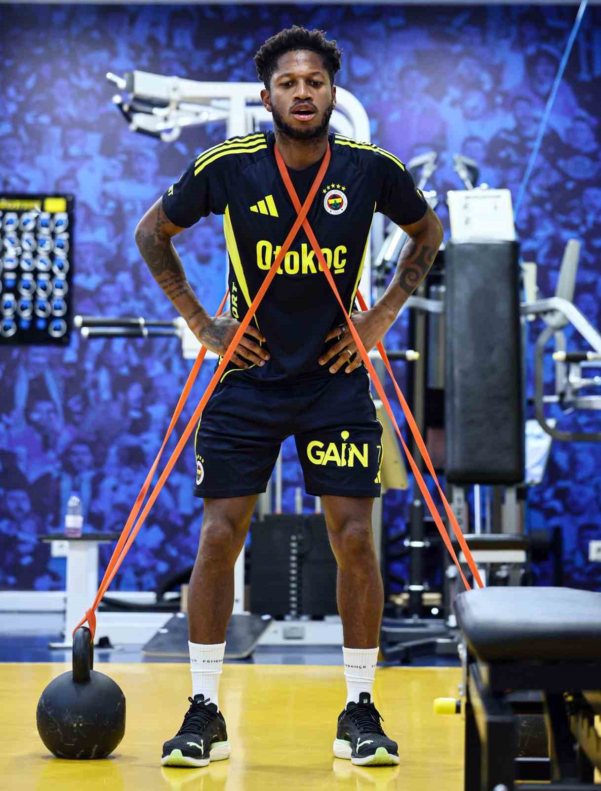 Fenerbahçe, günü çift antrenmanla tamamladı
