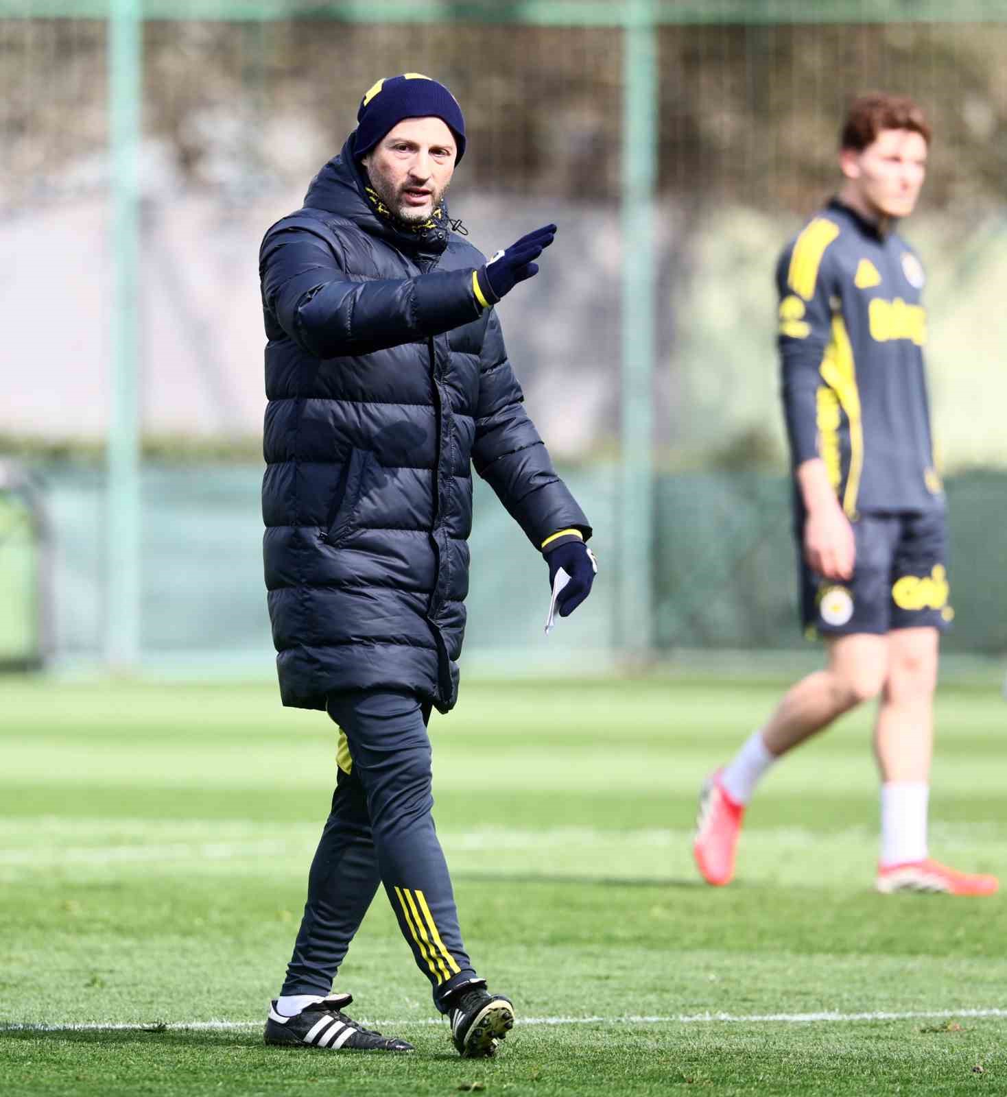 Fenerbahçe günün ilk antrenmanını yaptı
