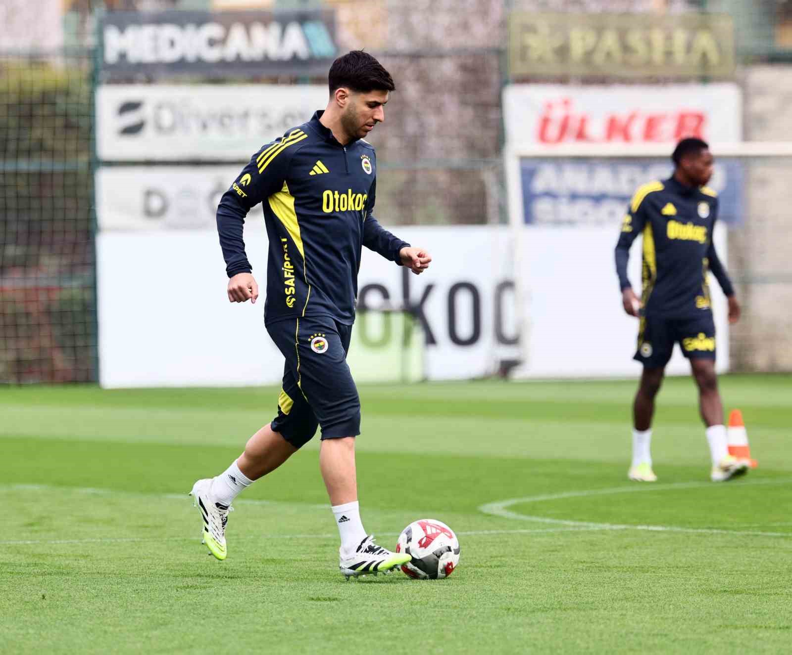 Fenerbahçe hazırlıklarını sürdürdü
