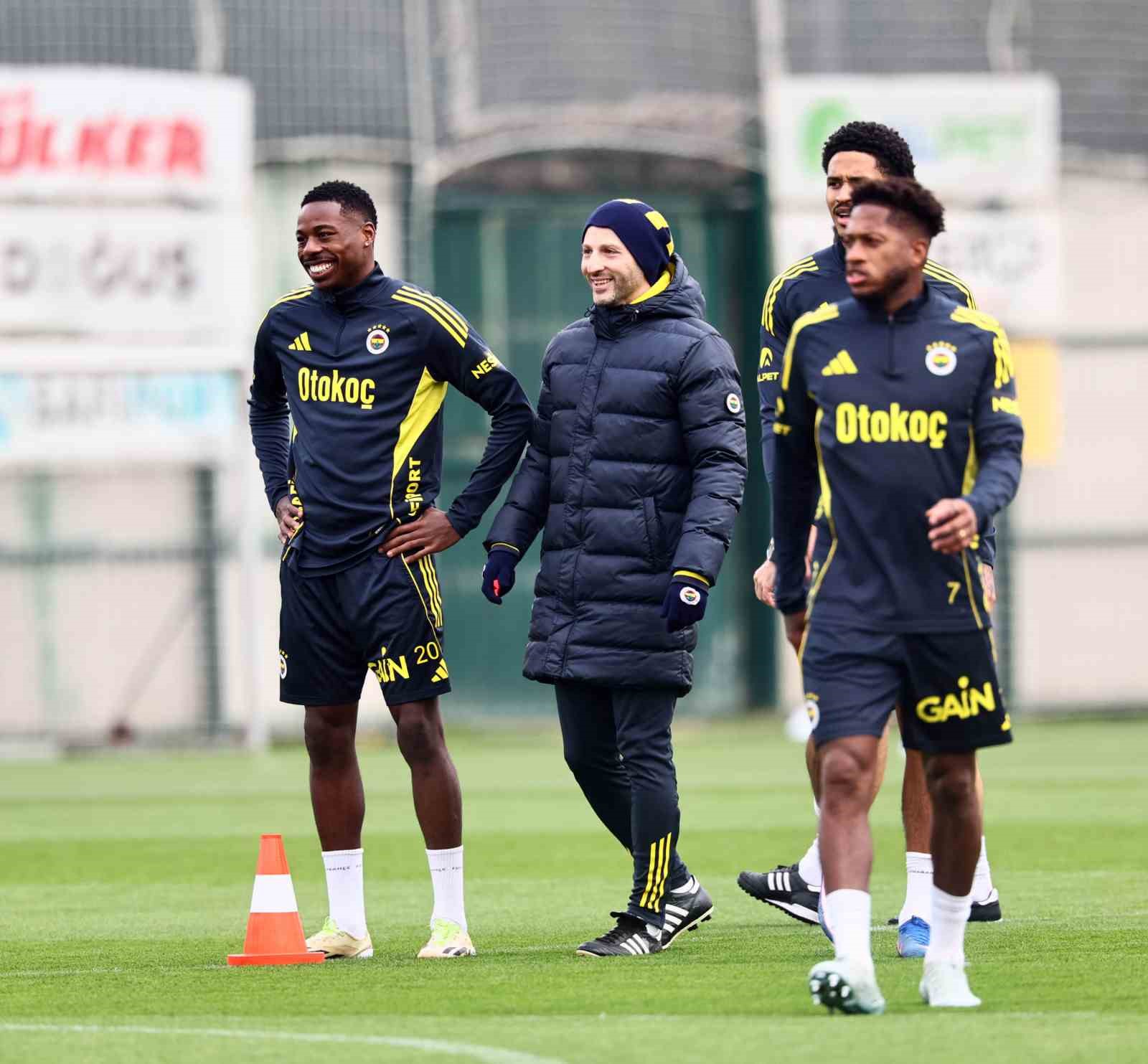 Fenerbahçe hazırlıklarını sürdürdü
