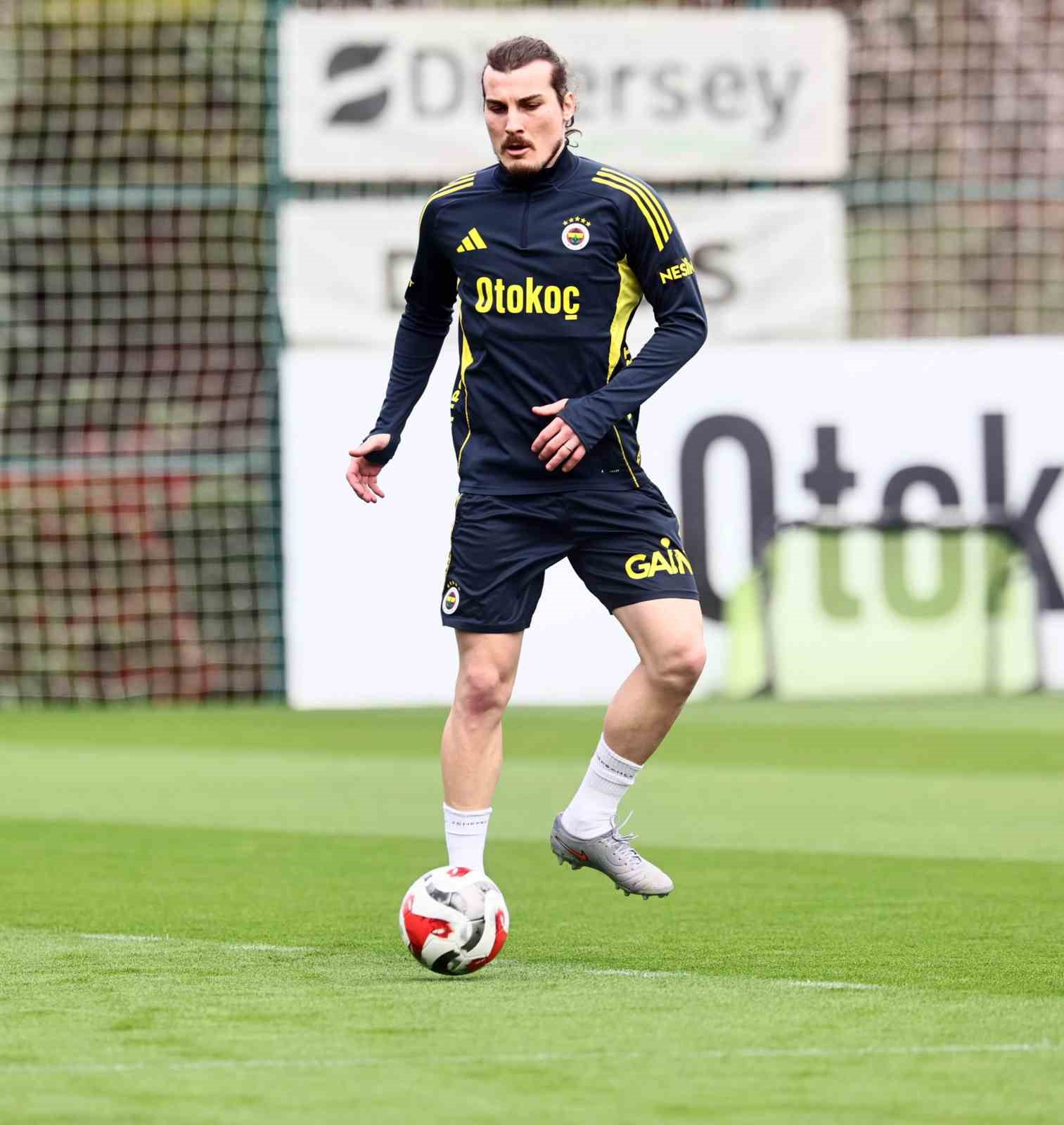 Fenerbahçe hazırlıklarını sürdürdü
