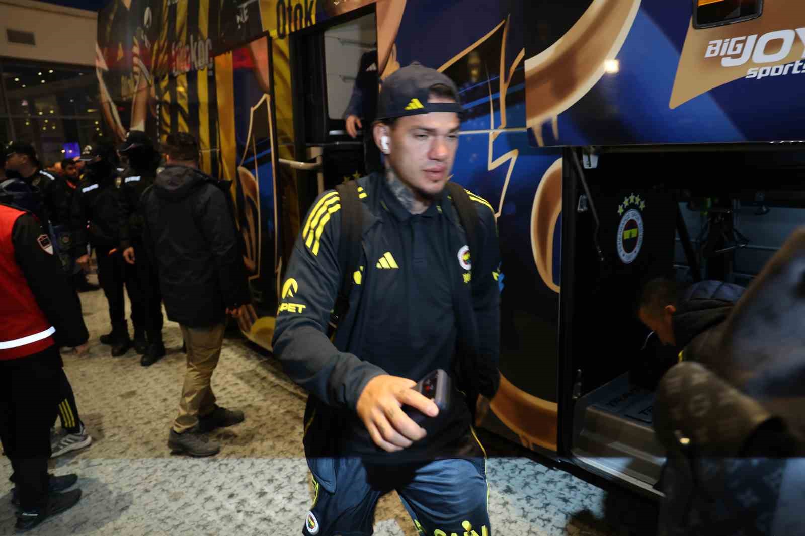 Fenerbahçe kafilesi Adana’ya geldi
