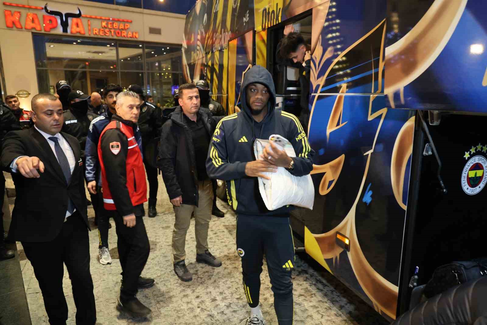 Fenerbahçe kafilesi Adana’ya geldi
