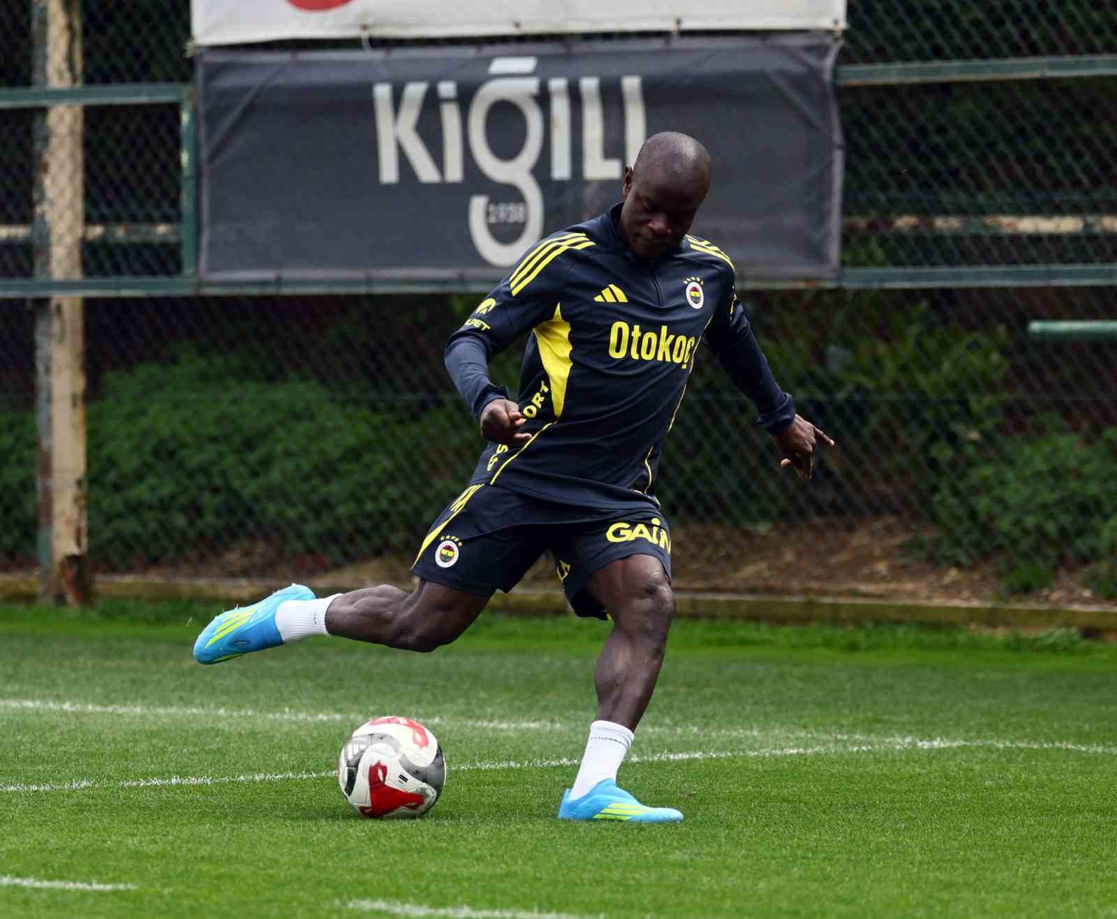 Fenerbahçe, Kayserispor maçı hazırlıklarını sürdürdü
