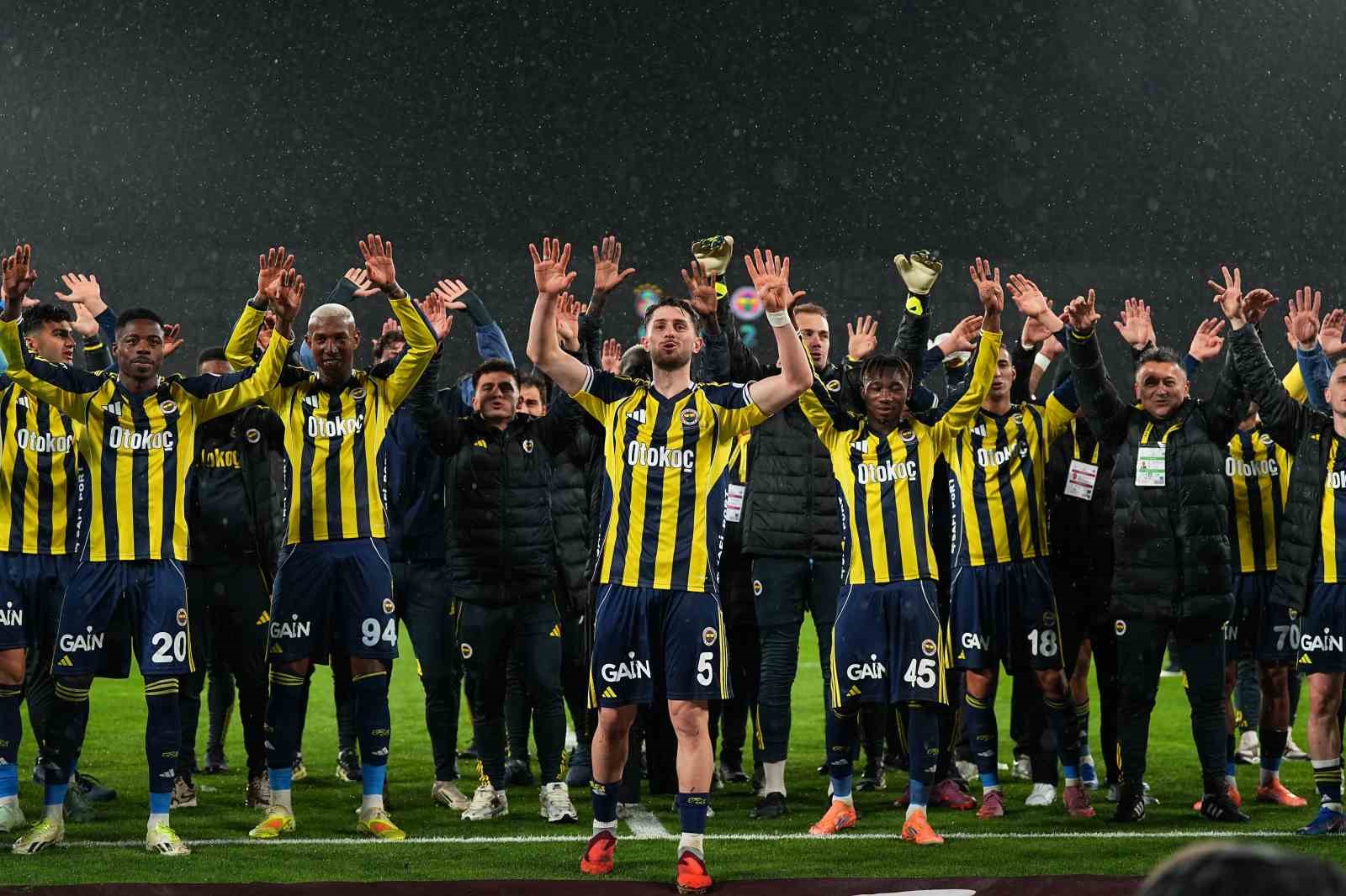 Fenerbahçe, kupayı kaldırdı
