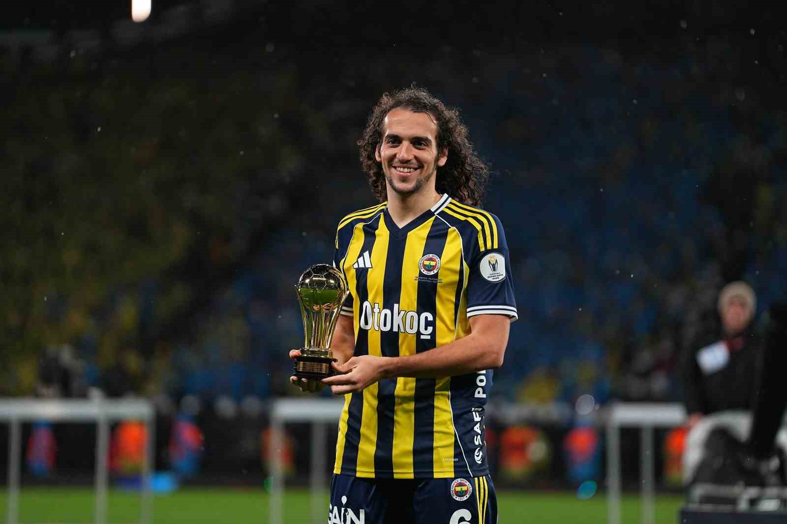 Fenerbahçe, kupayı kaldırdı
