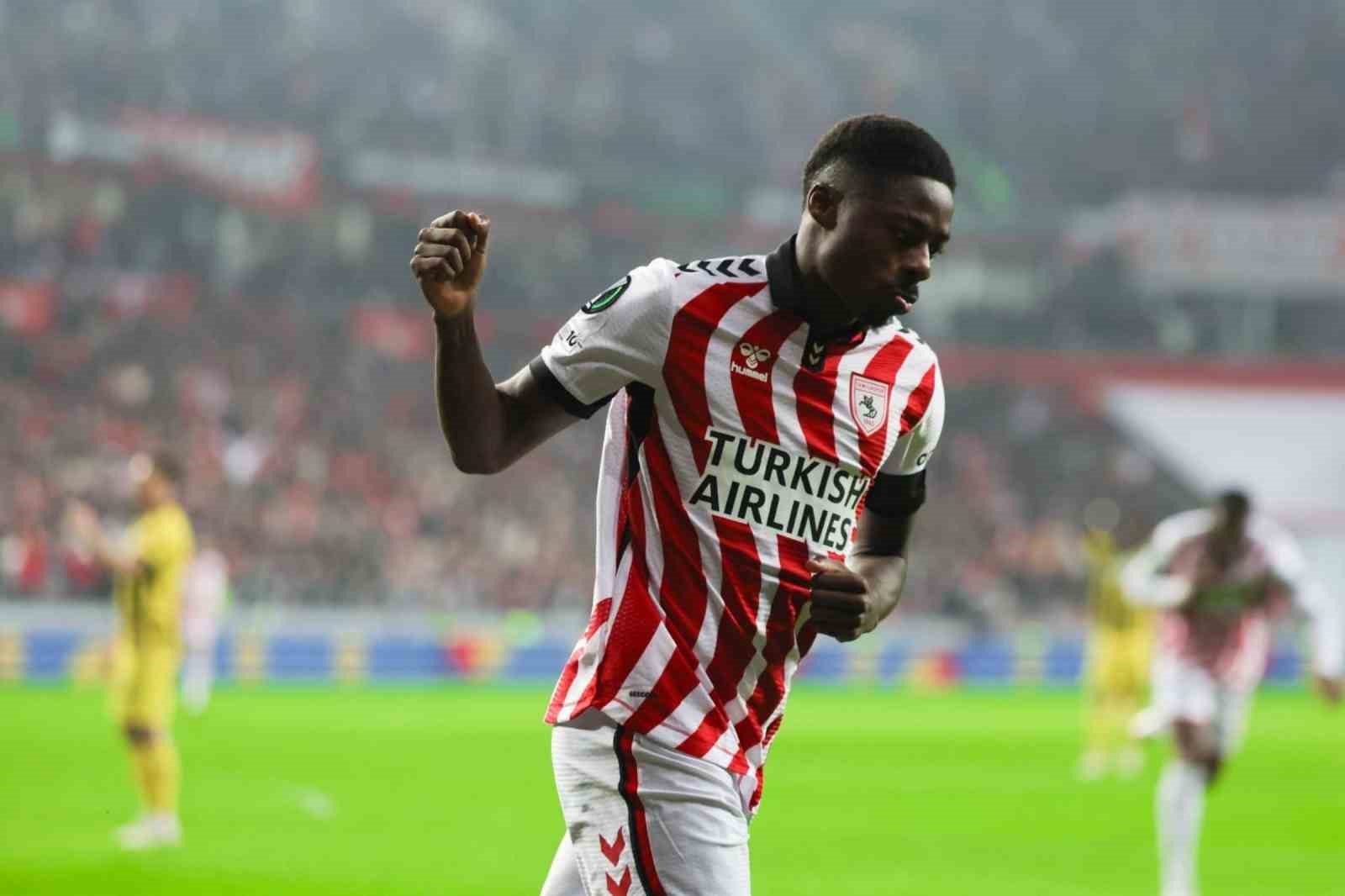 Fenerbahçe, Musaba’nın lisansını çıkardı
