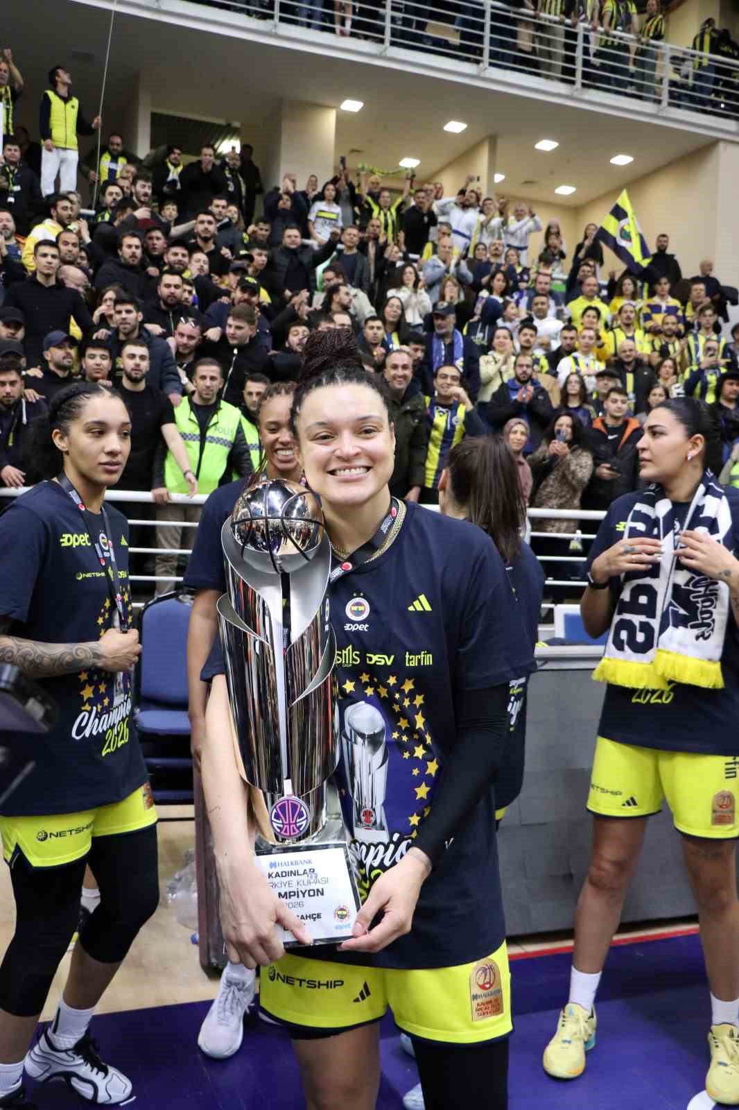 Fenerbahçe Opet, Halkbank Kadınlar Türkiye Kupası’nın sahibi oldu
