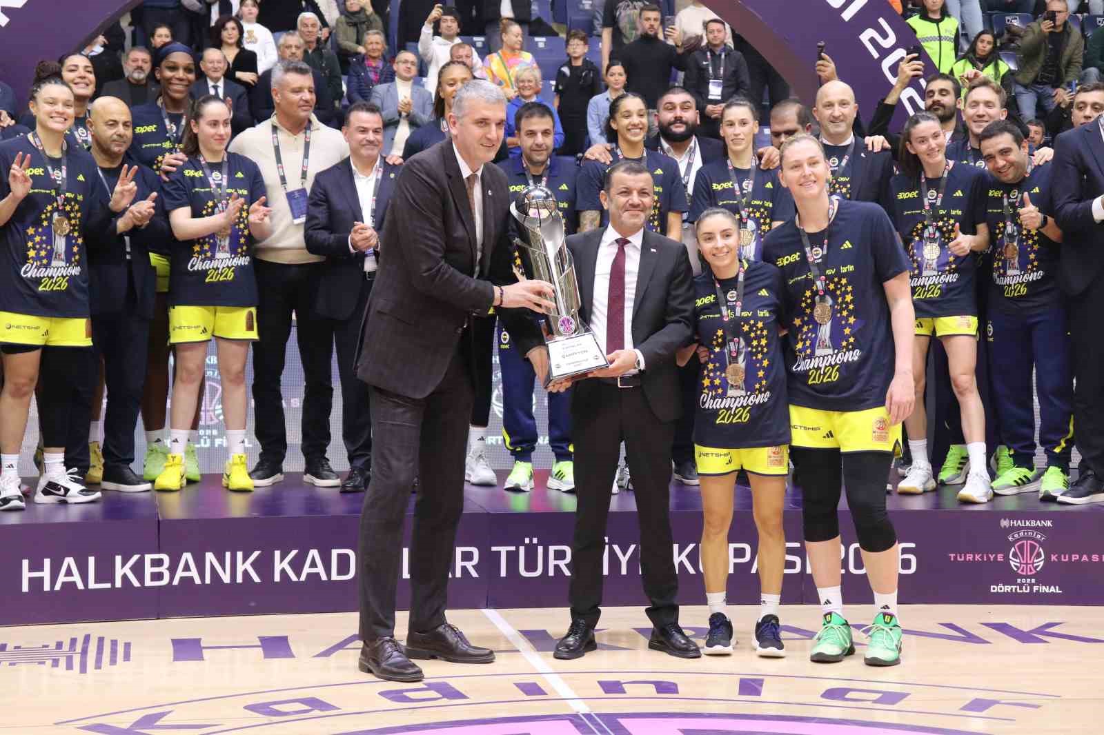 Fenerbahçe Opet, Halkbank Kadınlar Türkiye Kupası’nın sahibi oldu
