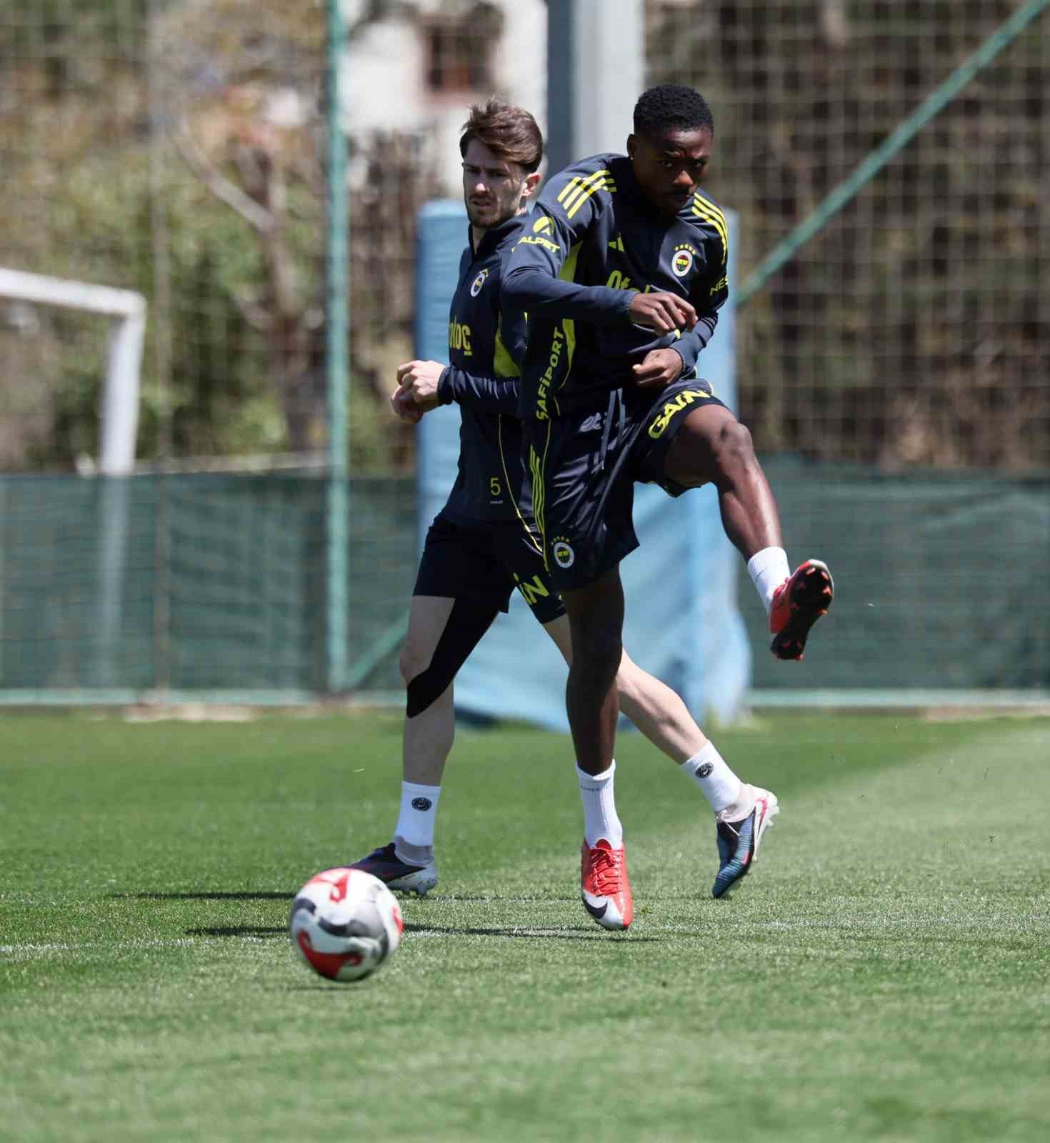 Fenerbahçe, RAMS Başakşehir maçı hazırlıklarına devam etti
