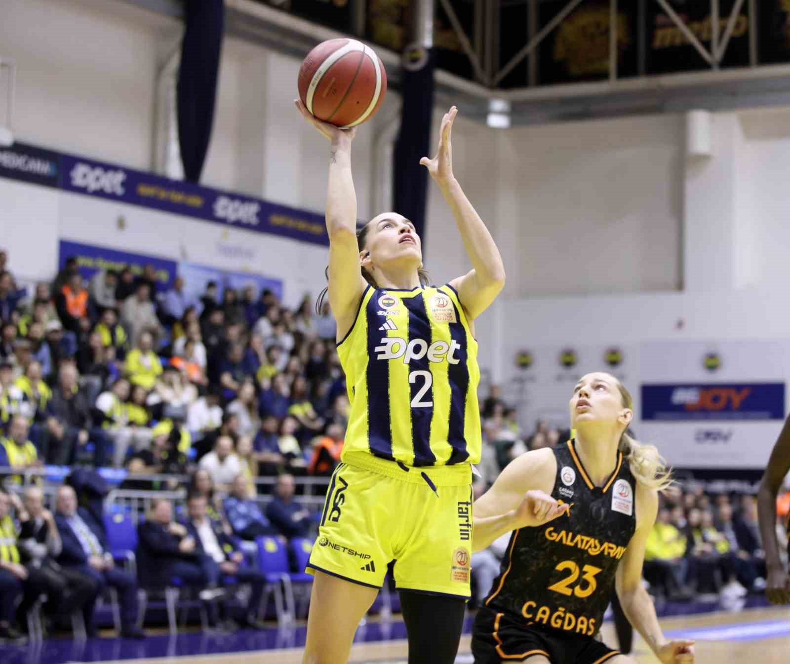 Fenerbahçe seride 2-0 öne geçti
