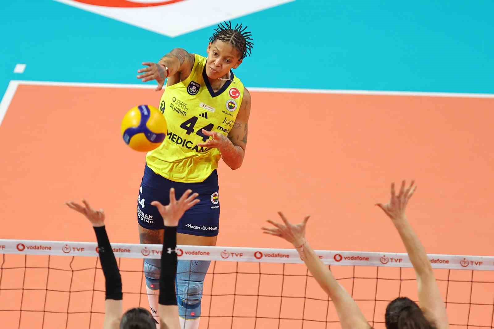 Fenerbahçe, Sultanlar Ligi’nde finalde
