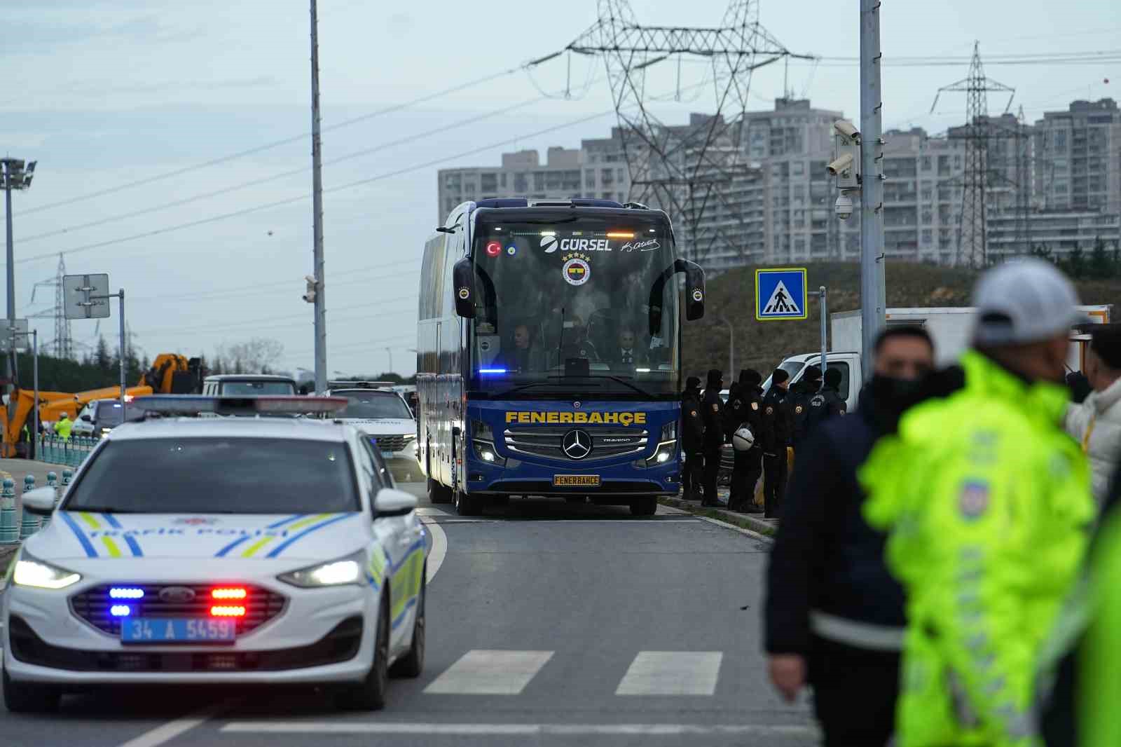 Fenerbahçe, Süper Kupa finali için stada geldi
