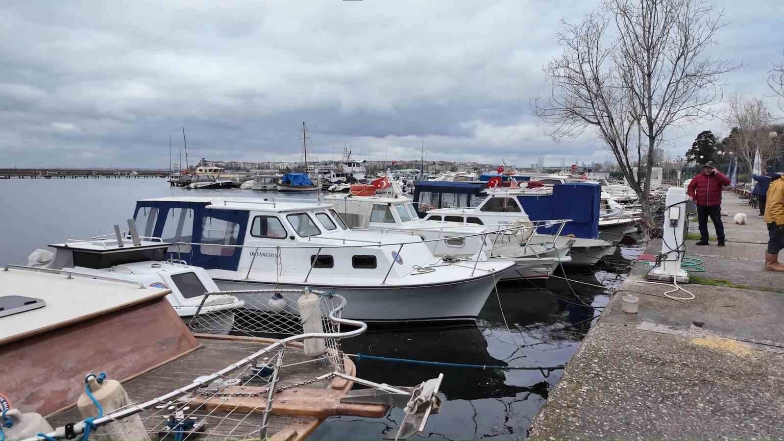 Fenerbahçe’de 36 yıllık amatör balıkçı geleneği tahliye tehlikesiyle karşı karşıya
Fenerbahçe’de 36 yıllık amatör balıkçı geleneği tahliye tehlikesiyle karşı karşıya