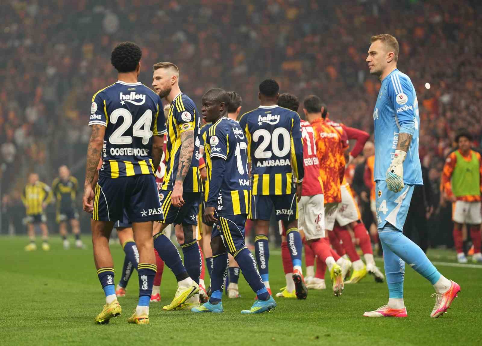 Fenerbahçe’de 4 futbolcu cezalı duruma düştü
