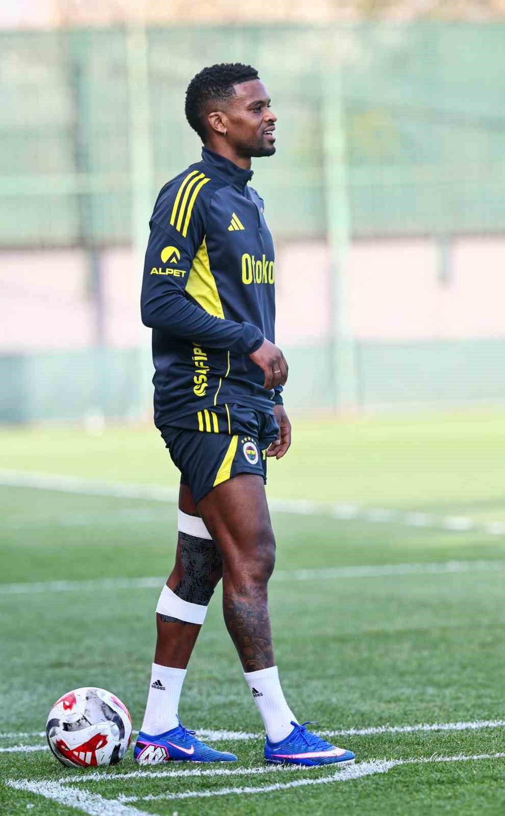 Fenerbahçe’de ara sona erdi, derbi mesaisi başladı
