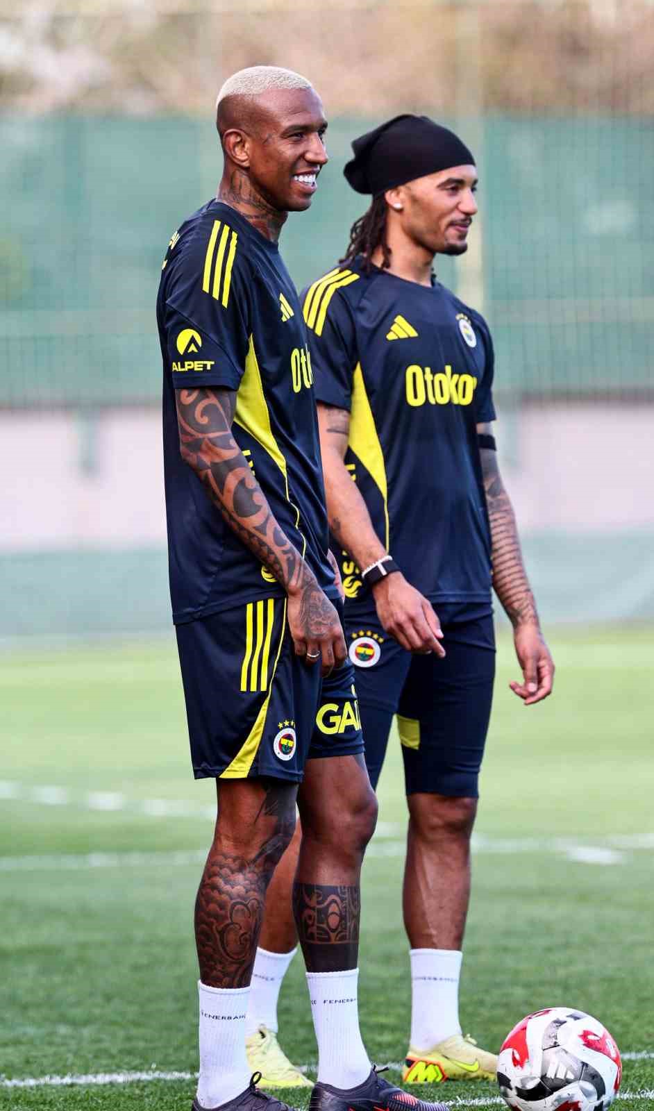 Fenerbahçe’de ara sona erdi, derbi mesaisi başladı
