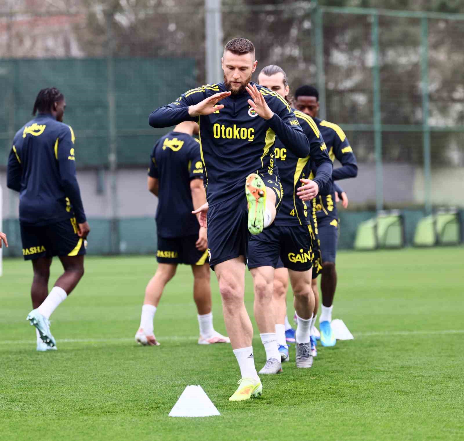 Fenerbahçe’de Beşiktaş derbisinin çalışmaları sürdü
