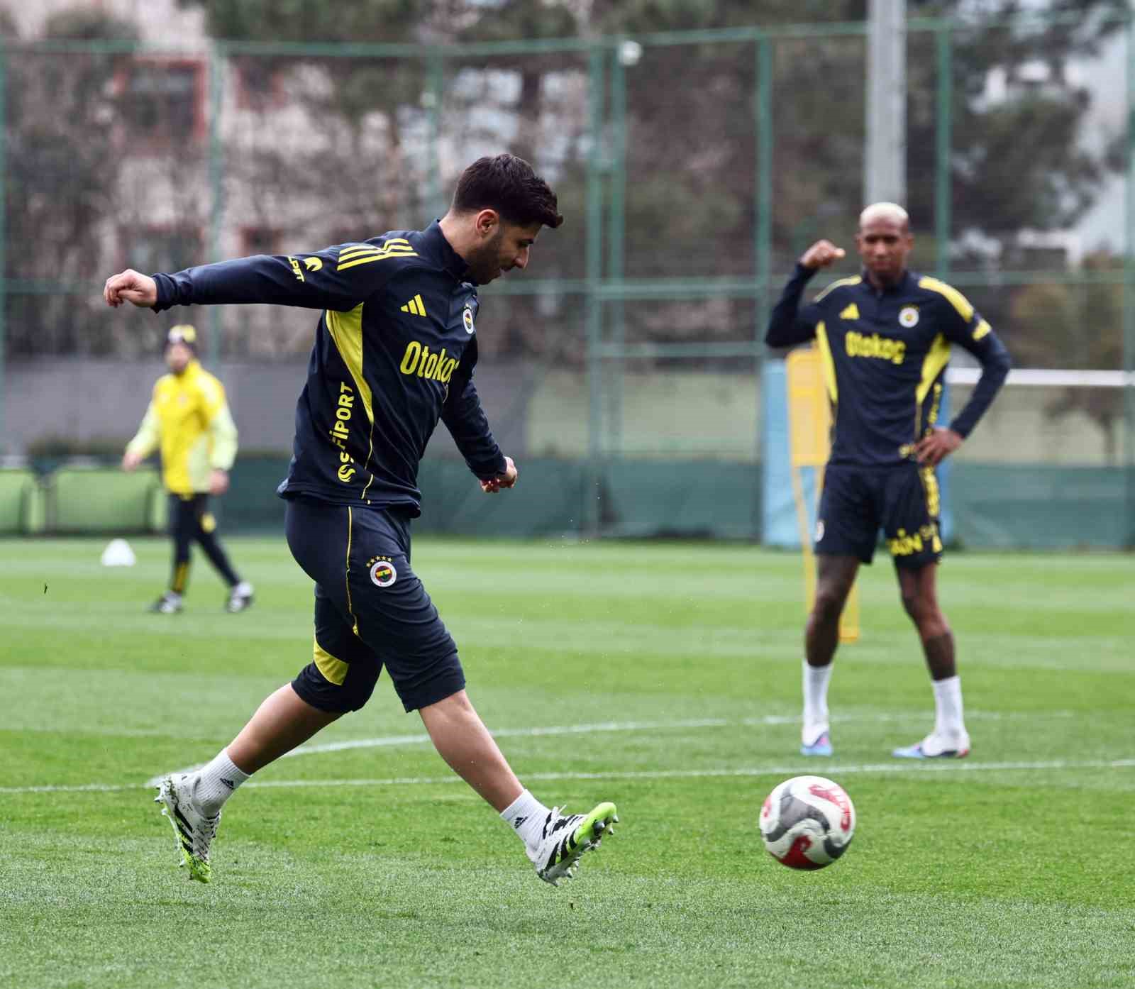 Fenerbahçe’de Beşiktaş derbisinin hazırlıkları devam etti
