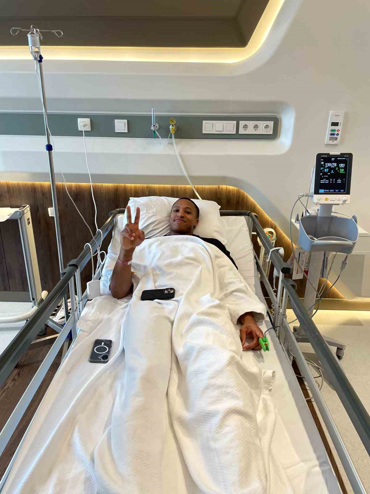 Fenerbahçe’de Devon Hall, operasyon geçirdi
