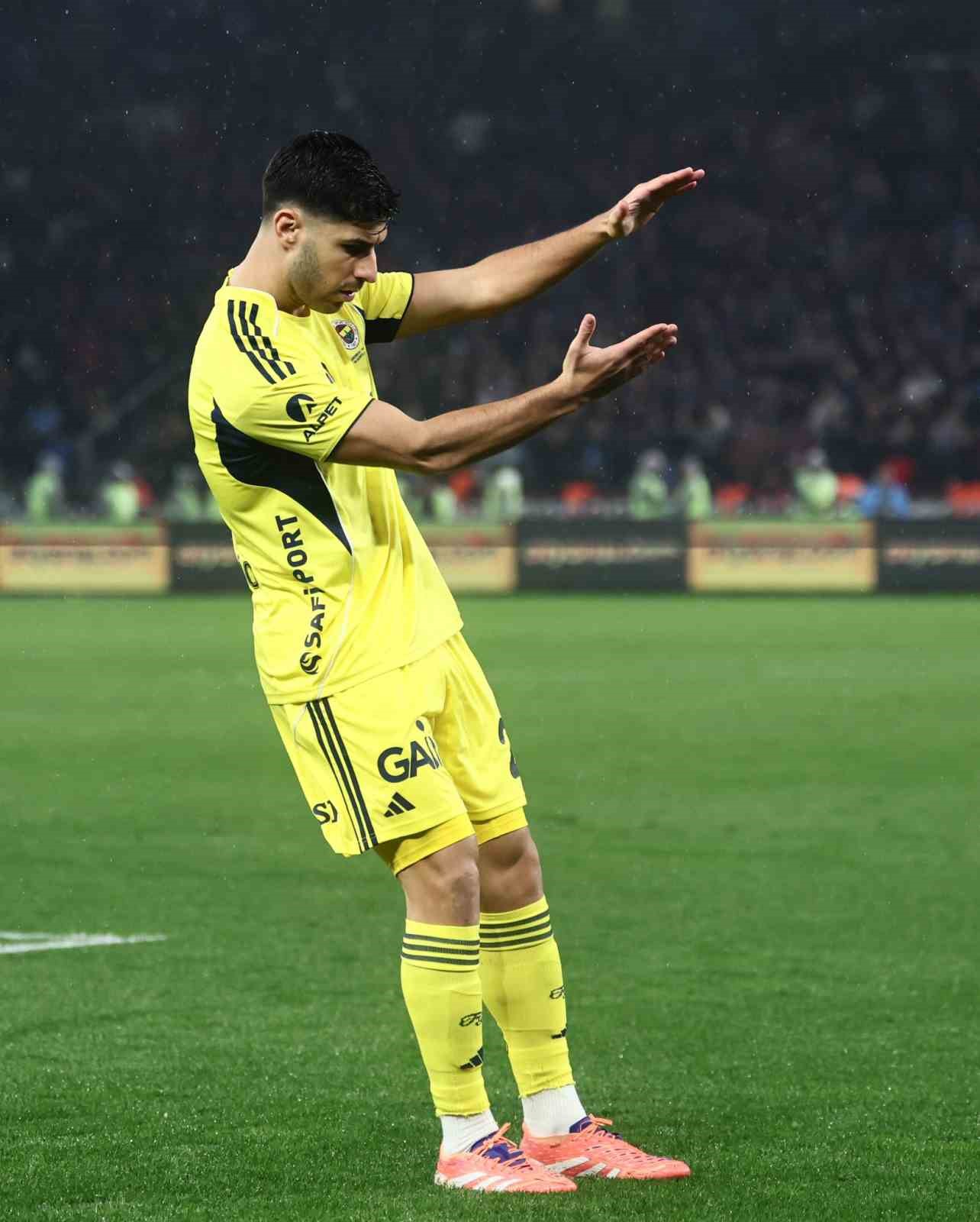 Fenerbahçe’de ön plana çıkan ikili: Asensio ve Talisca
Fenerbahçe’de ön plana çıkan ikili: Asensio ve Talisca