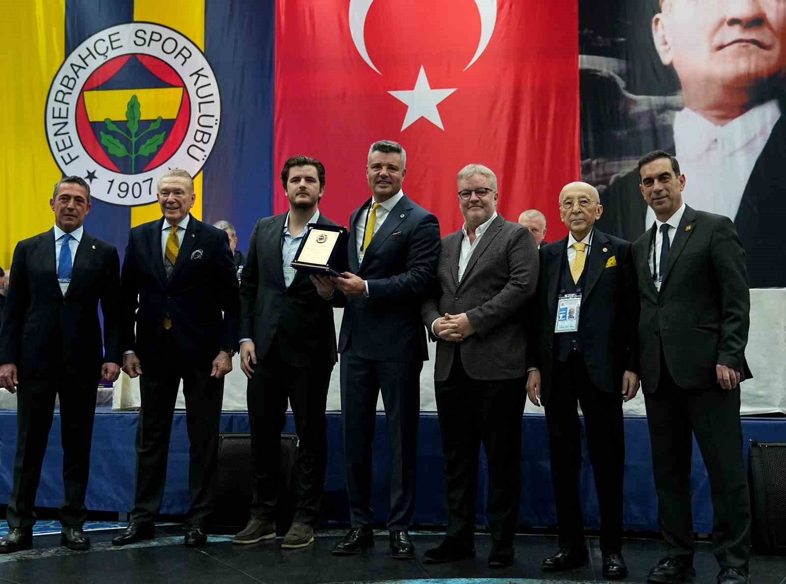 Fenerbahçe’den, Ali Şen’e 50. yıl plaketi
