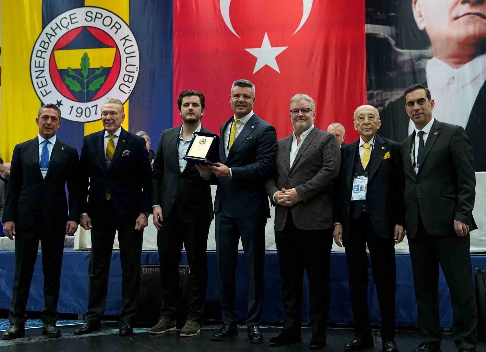 Fenerbahçe’den, Ali Şen’e 50. yıl plaketi
