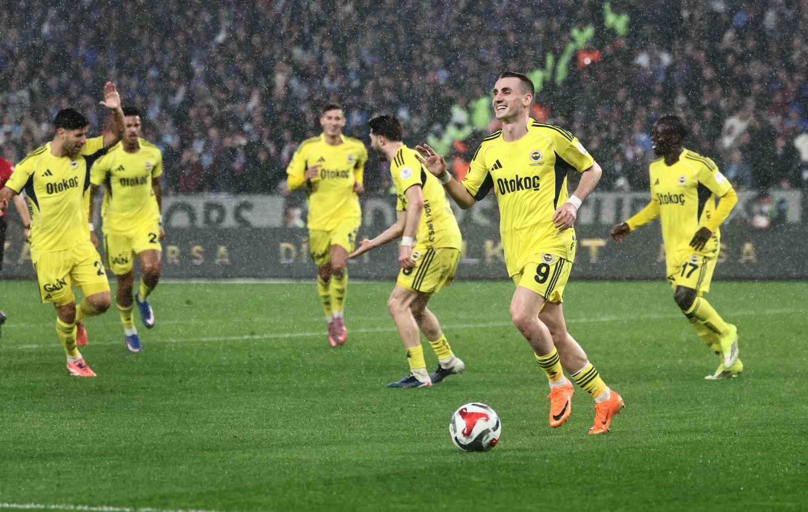 Fenerbahçe’den yeni rekor: ilk 22 haftada namağlup

