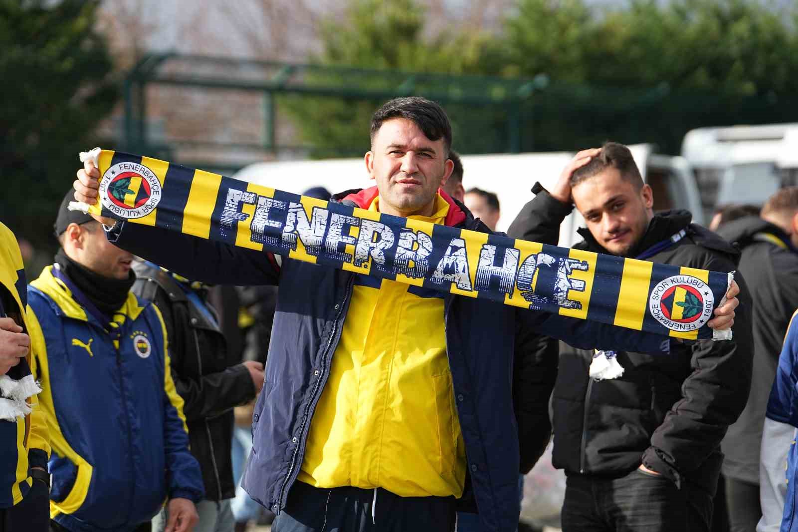 Fenerbahçeli taraftarlar Süper Kupa finali için stada geldi
