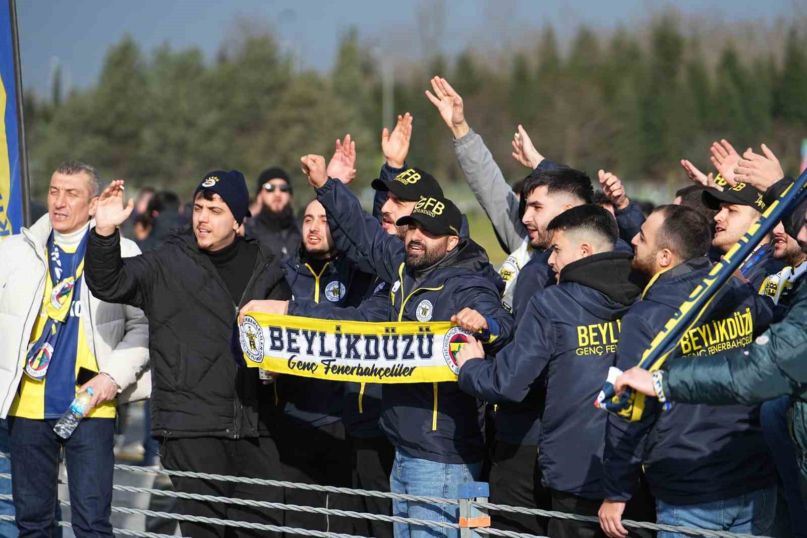 Fenerbahçeli taraftarlar Süper Kupa finali için stada geldi
