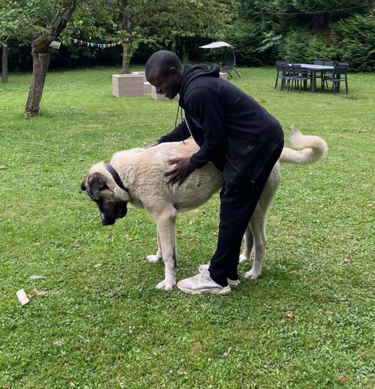 Fenerbahçe’nin yeni transferi N’Golo Kante ile samimiyeti gündem olan Hatun teyze konuştu
