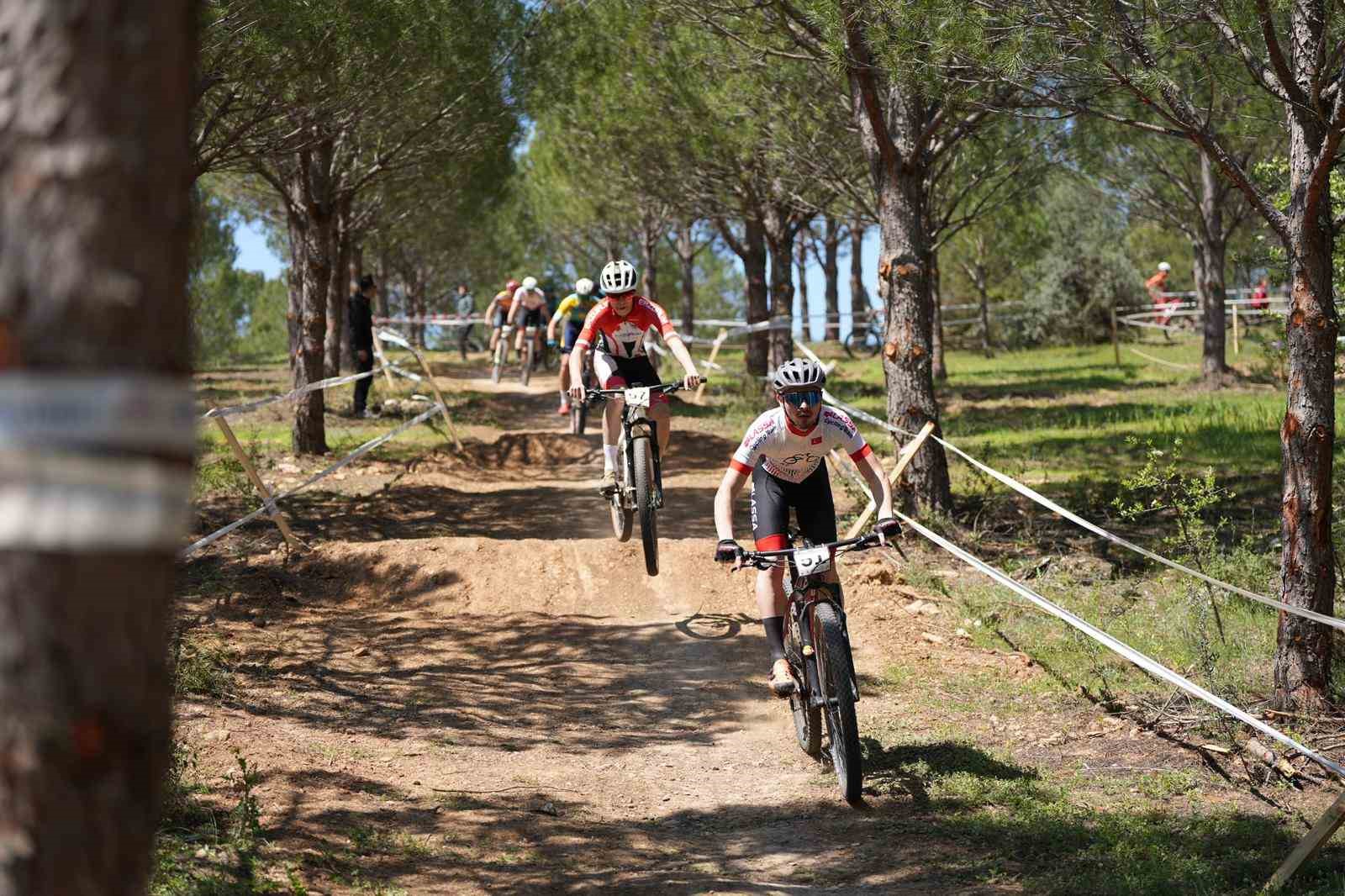 Ferdi Zeyrek Kupası’nda 6 ülkeden 649 sporcu kıyasıya yarıştı
