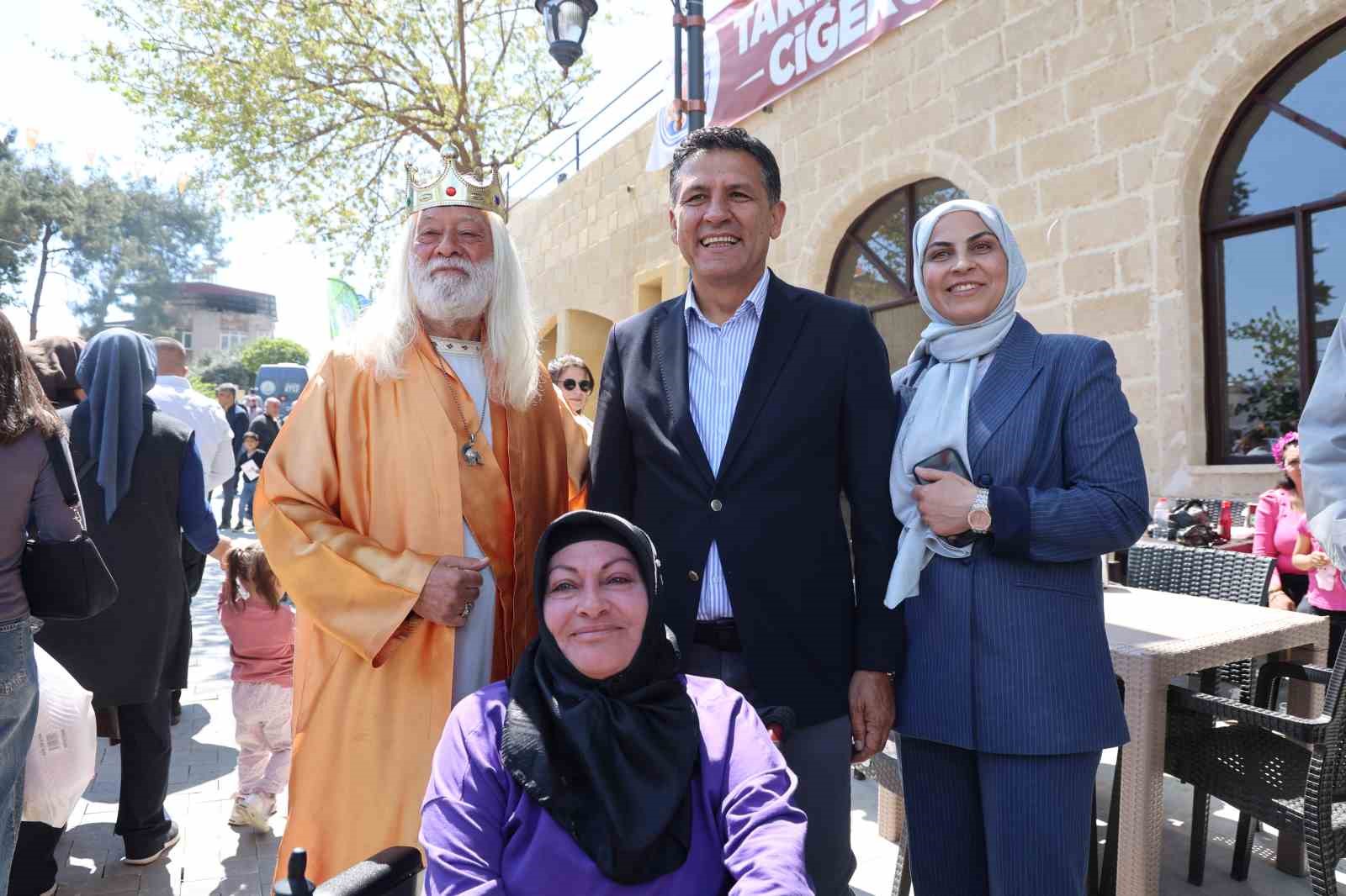 Festivalde Osmanlı geleneği yaşatıldı, ciğer tezgahları davul zurna ile şenlendi
Festivalde Osmanlı geleneği yaşatıldı, ciğer tezgahları davul zurna ile şenlendi