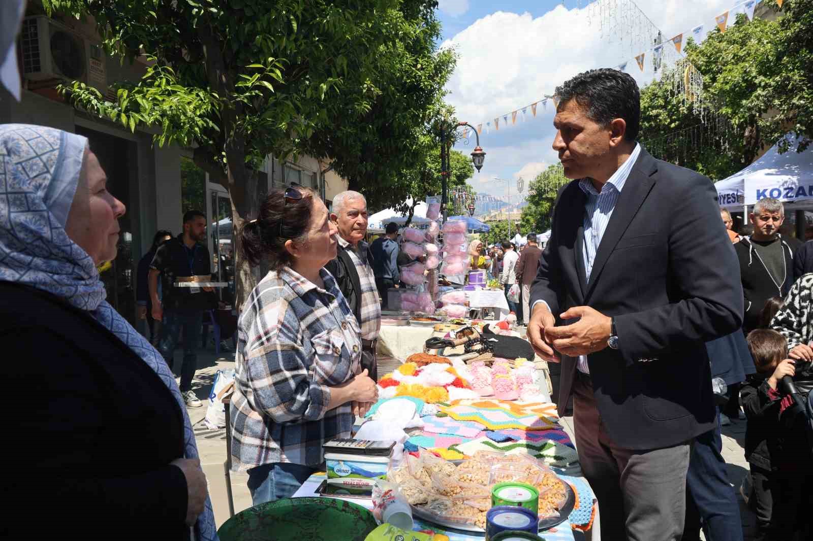 Festivalde Osmanlı geleneği yaşatıldı, ciğer tezgahları davul zurna ile şenlendi
Festivalde Osmanlı geleneği yaşatıldı, ciğer tezgahları davul zurna ile şenlendi