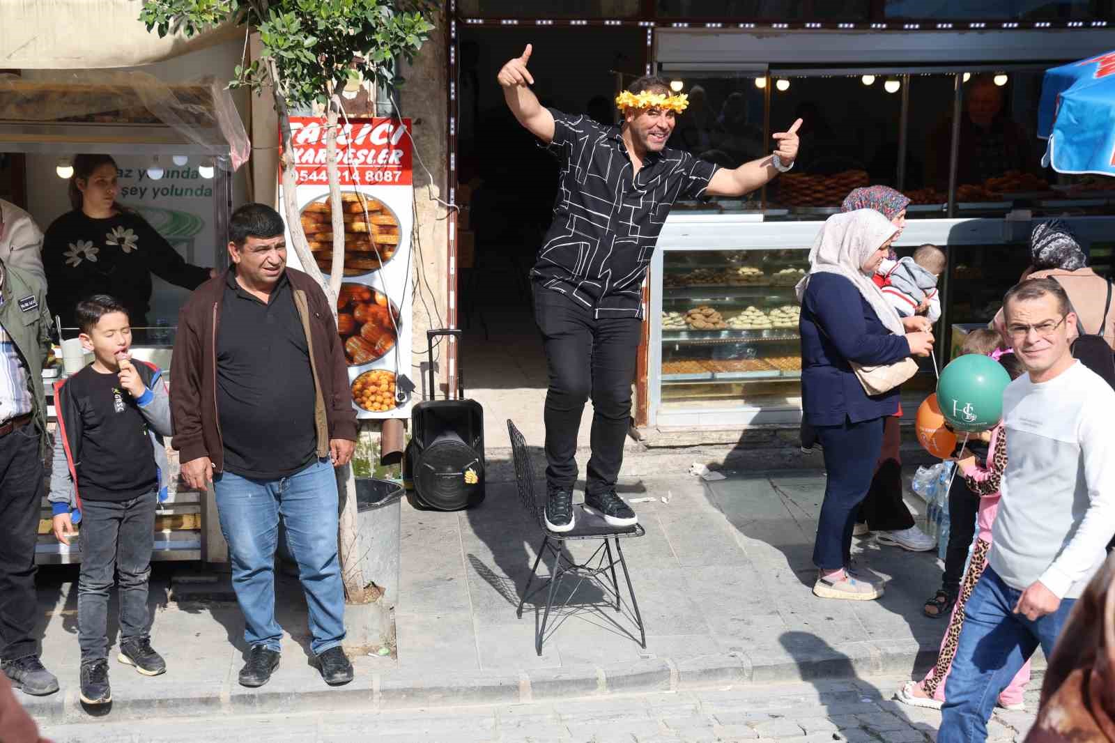 Festivalde Osmanlı geleneği yaşatıldı, ciğer tezgahları davul zurna ile şenlendi
Festivalde Osmanlı geleneği yaşatıldı, ciğer tezgahları davul zurna ile şenlendi