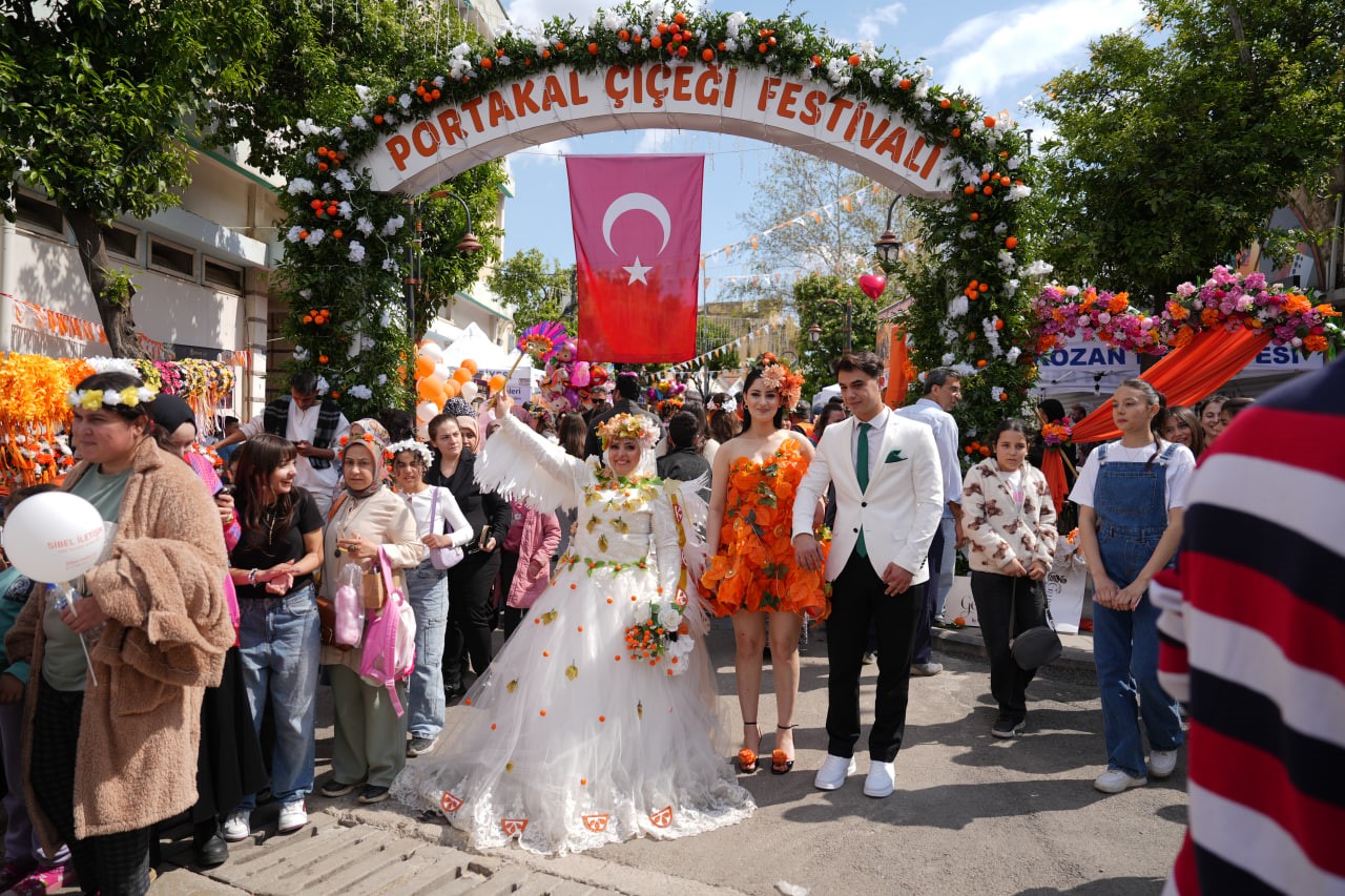 Festivalde Osmanlı geleneği yaşatıldı, ciğer tezgahları davul zurna ile şenlendi
Festivalde Osmanlı geleneği yaşatıldı, ciğer tezgahları davul zurna ile şenlendi