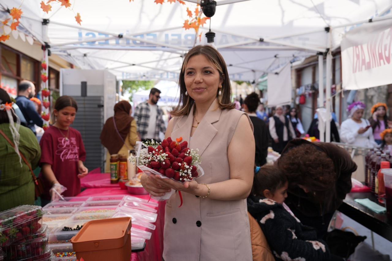 Festivalde Osmanlı geleneği yaşatıldı, ciğer tezgahları davul zurna ile şenlendi
Festivalde Osmanlı geleneği yaşatıldı, ciğer tezgahları davul zurna ile şenlendi